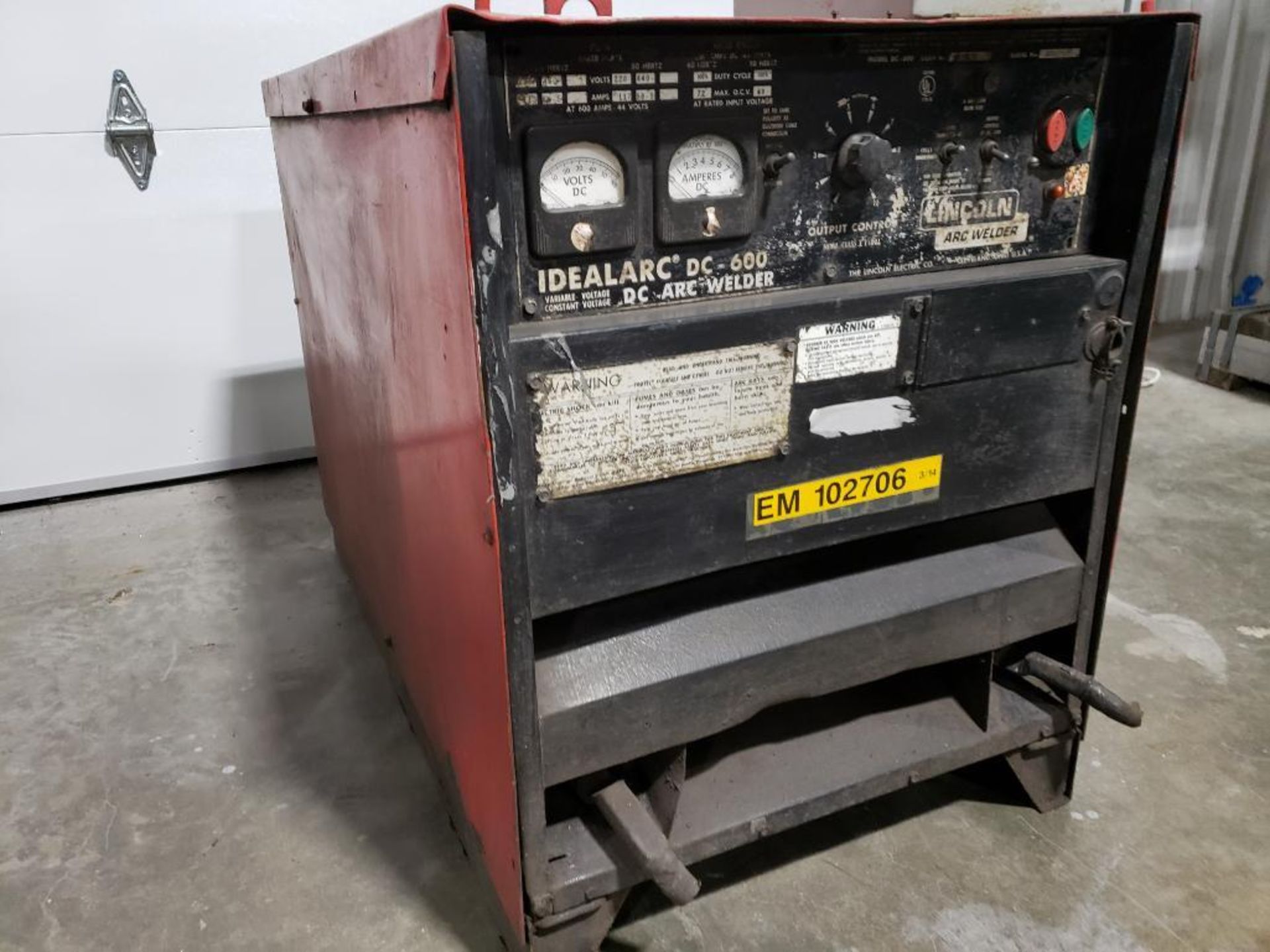 Lincoln Idealarc DC Arc Welder. Model DC-600. 220-230/440-460v 3 phase.