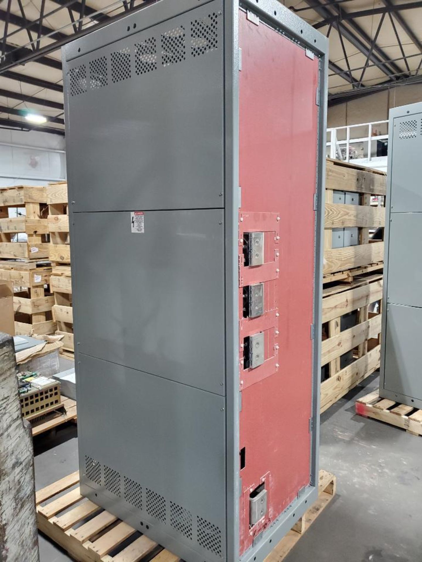 2000amp ABB ReliaGear neXT panel board. Catalog IN3220SC3B32S w/ 12 assorted ABB breakers. - Image 8 of 14
