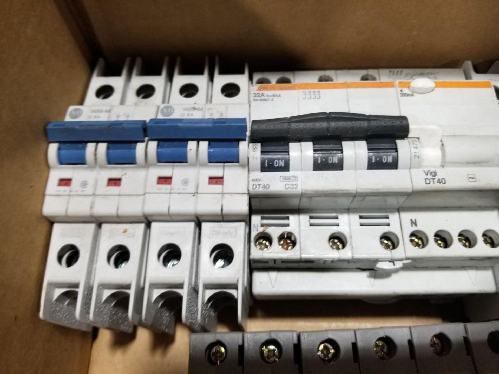 Large assortment of breakers and fuse holders. - Image 2 of 10