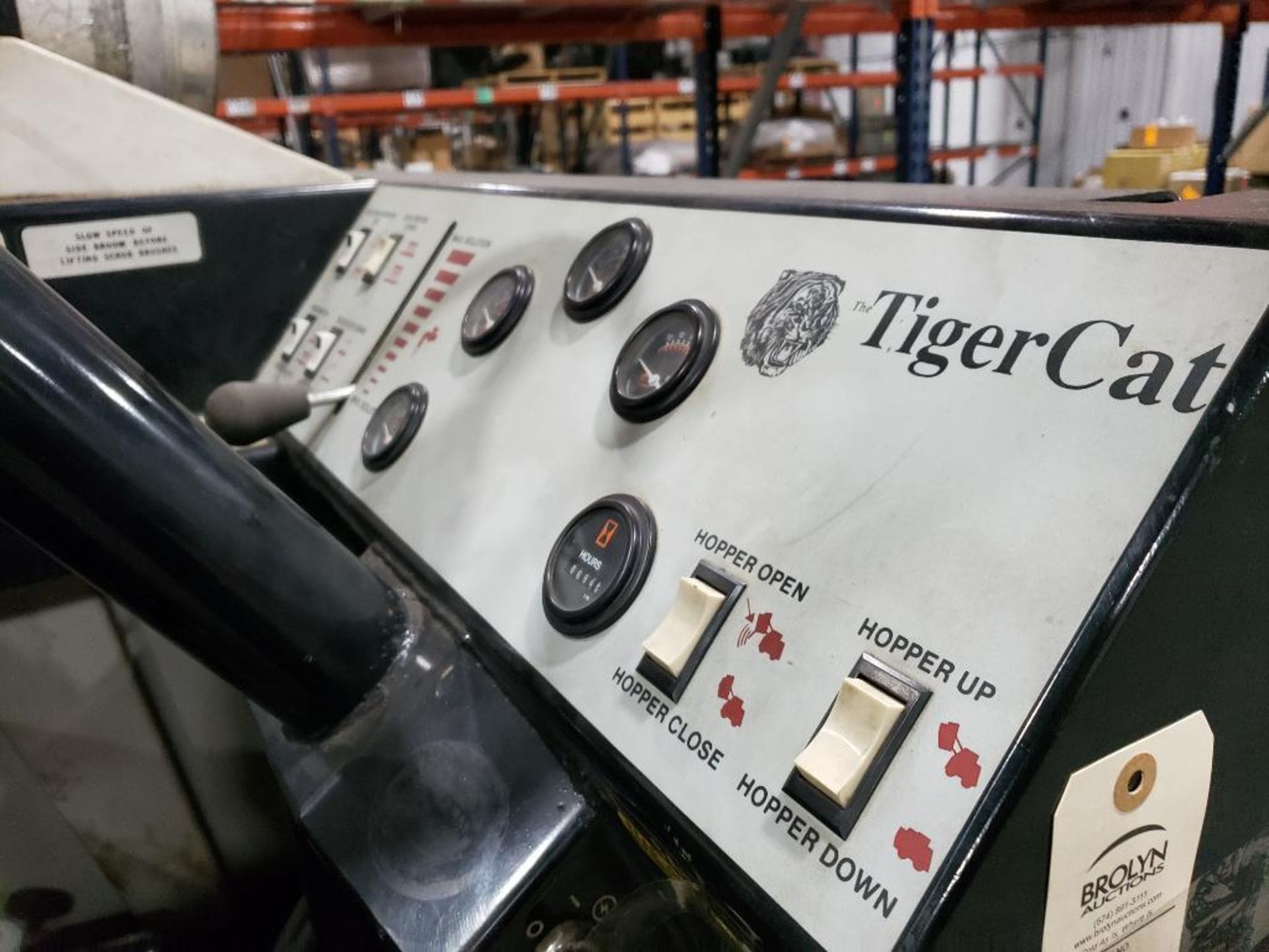 Advance Tiger Cat propane ride on sweeper. Model 462000. Serial 454516. - Image 21 of 25