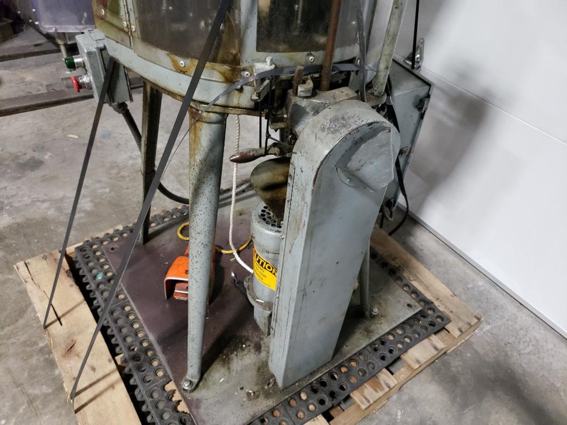 New England Butt vertical wire harness braiding machine. - Image 8 of 27