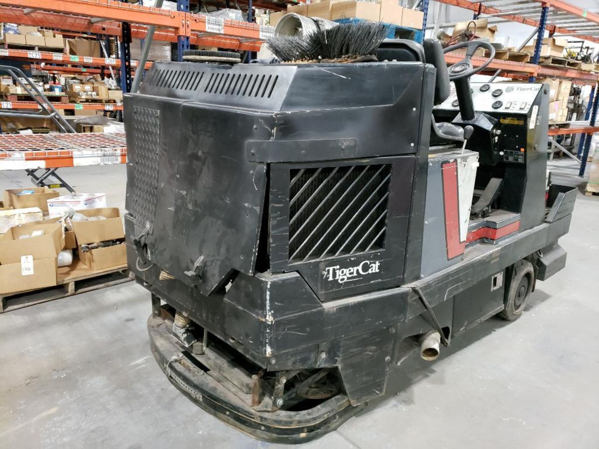Advance Tiger Cat propane ride on sweeper. Model 462000. Serial 454516. - Image 2 of 25
