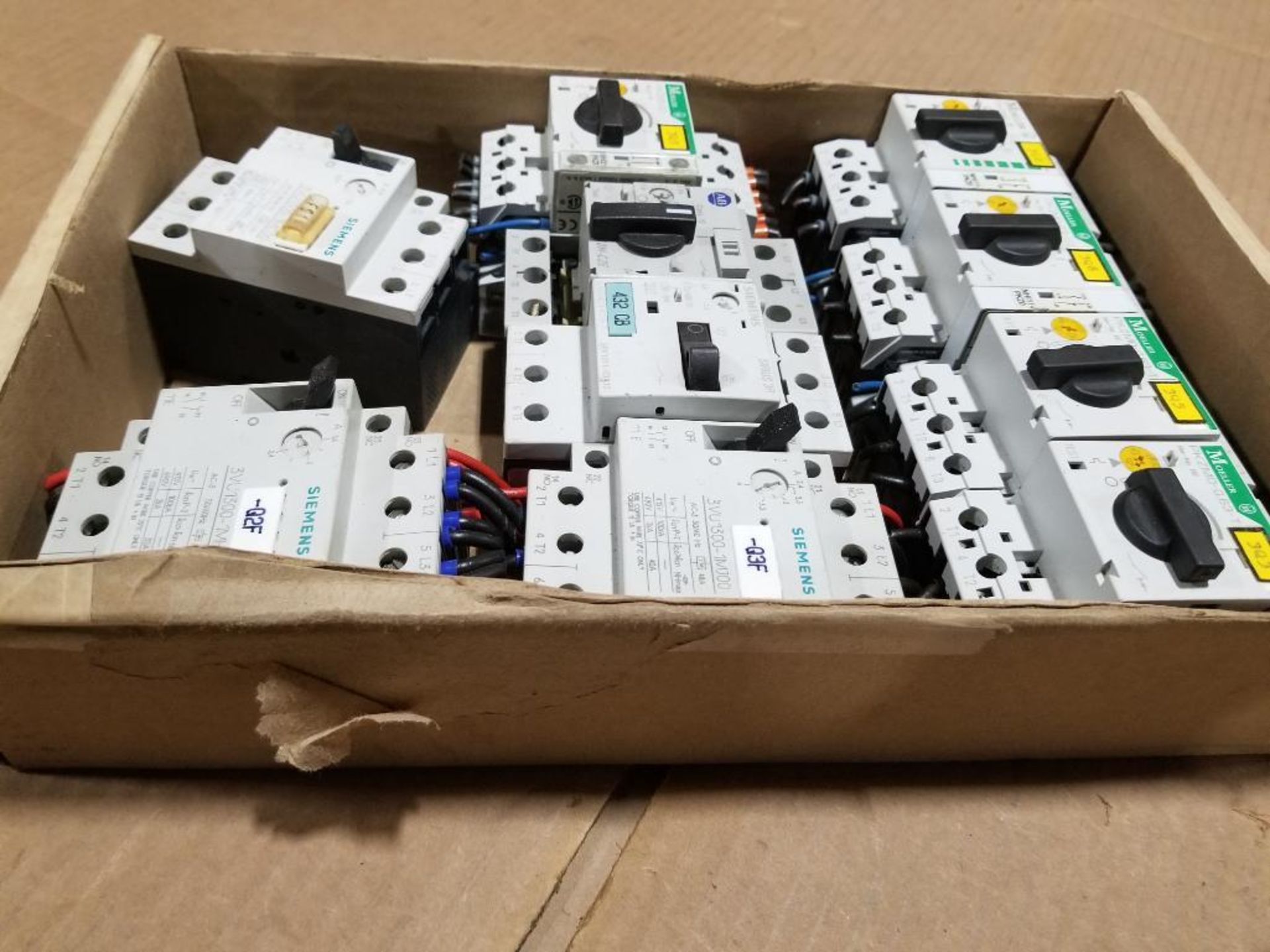 Assorted electrical motor protection. Siemens, Moeller, Allen Bradley. - Image 8 of 8