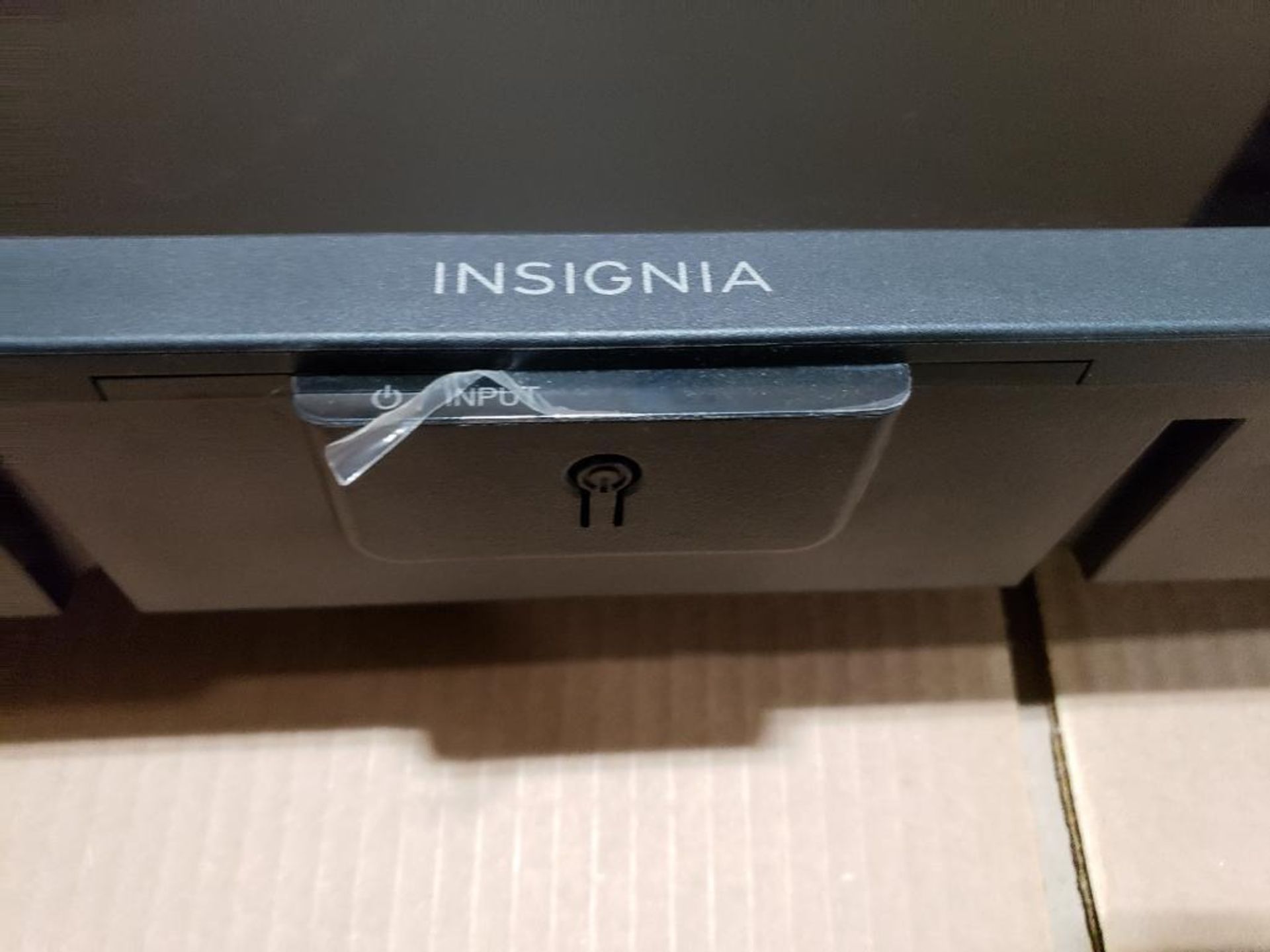 40in Insignia LED TV. Model number NS-40D510NA21. (Unit was powered up for basic function by seller) - Image 2 of 3