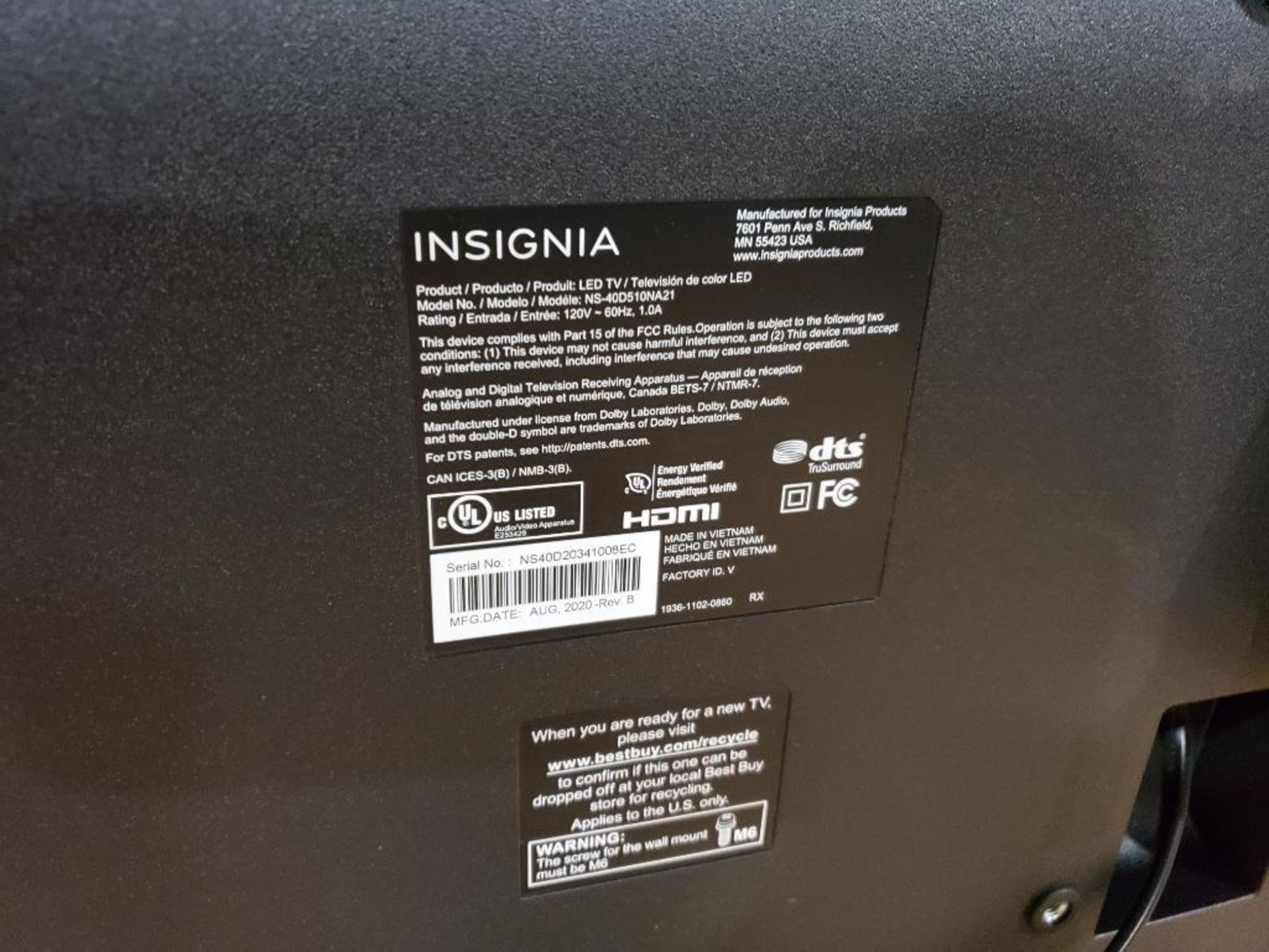 40in Insignia LED TV. Model number NS-40D510NA21. (Unit was powered up for basic function by seller) - Image 3 of 3