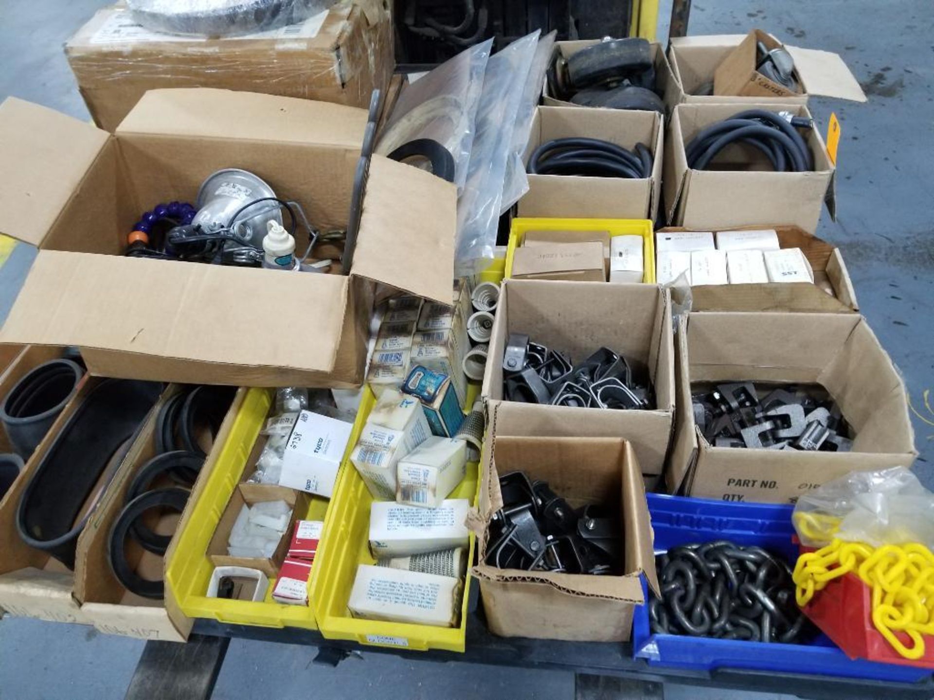 Pallet of assorted parts and hardware. - Image 32 of 33