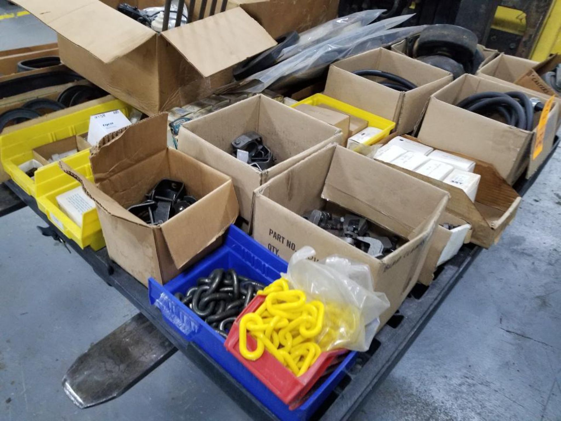 Pallet of assorted parts and hardware. - Image 33 of 33