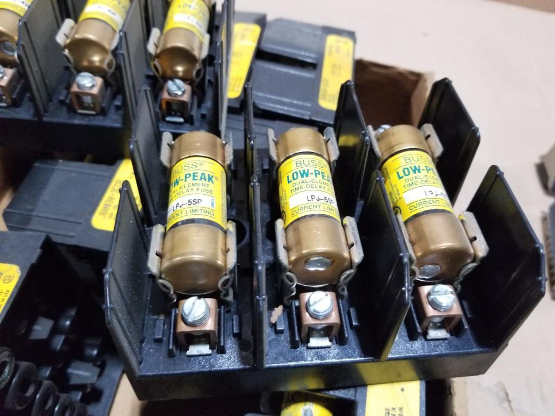 Assorted fuse holders and fuses. - Image 11 of 15