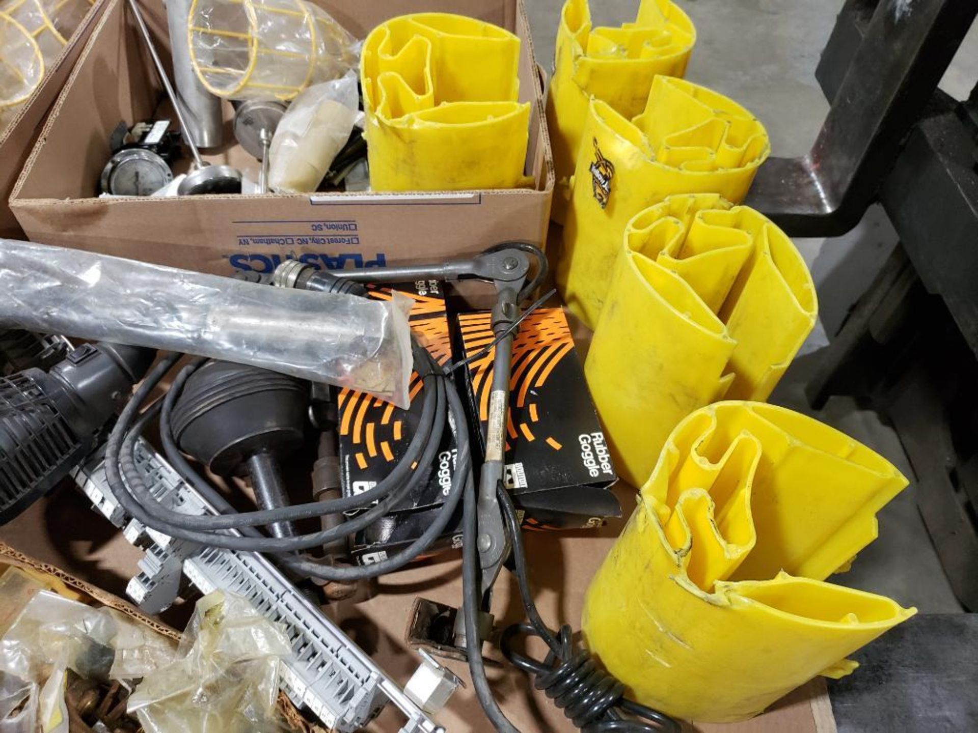 Pallet of assorted parts and electrical. - Image 15 of 17