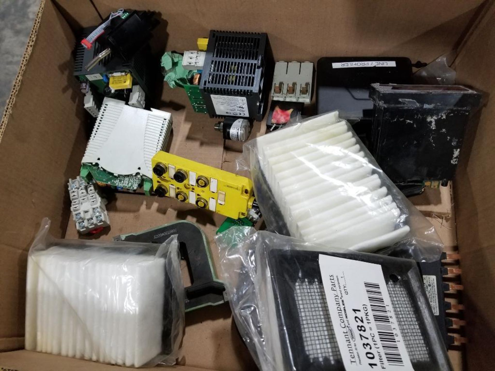Pallet of assorted parts and hardware. - Image 14 of 23