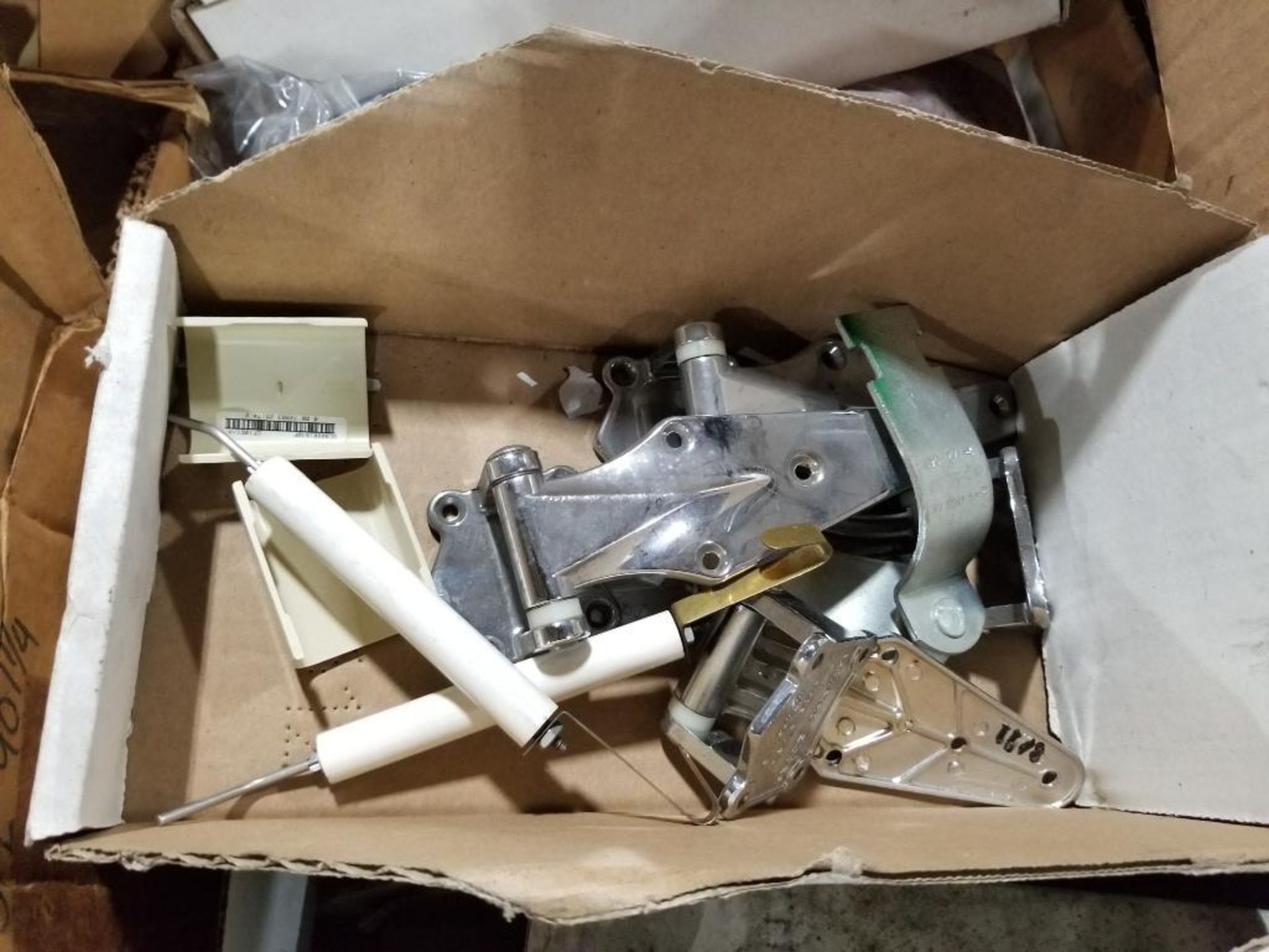 Pallet of assorted parts and hardware. - Image 12 of 22