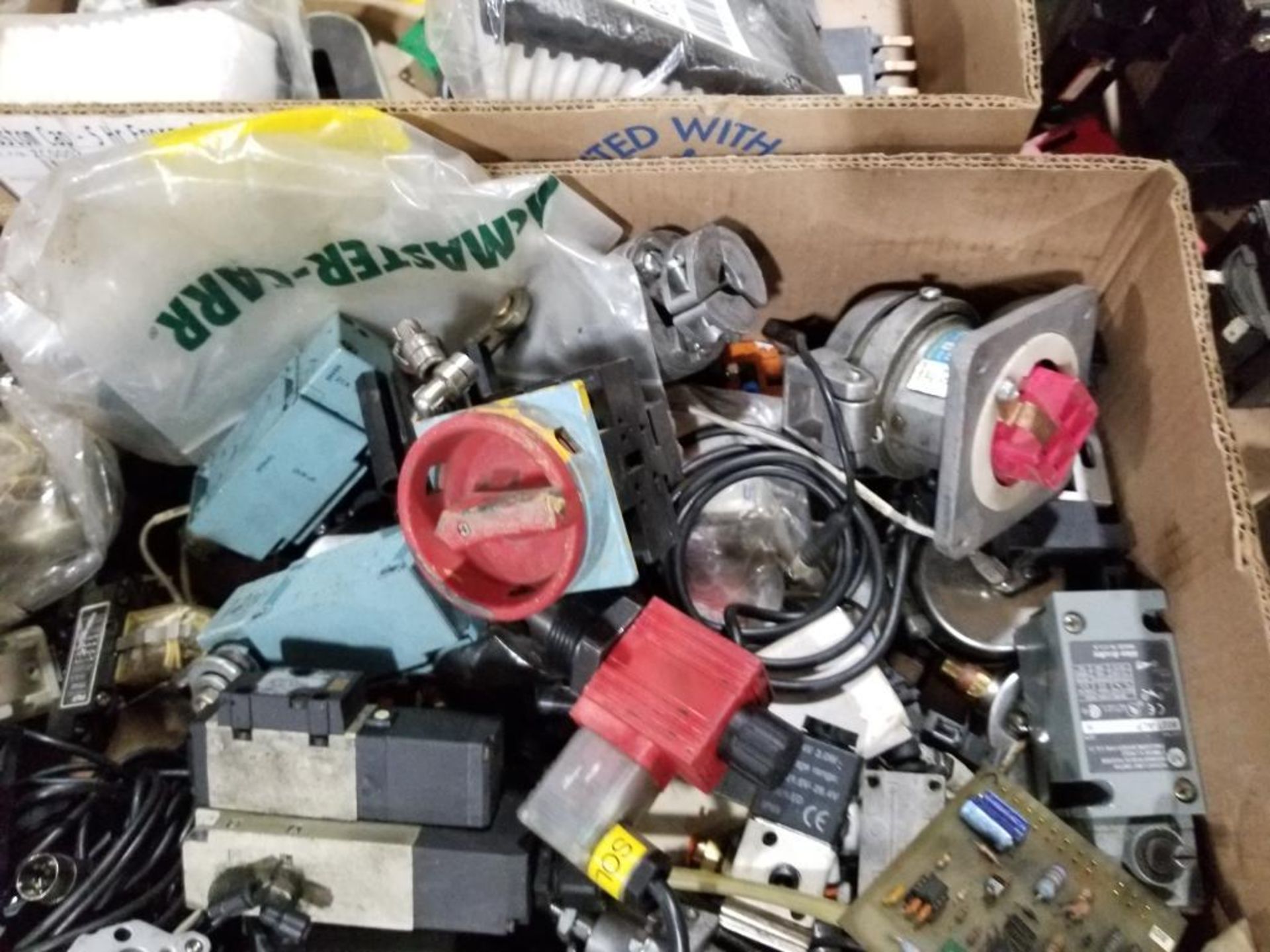 Pallet of assorted parts and hardware. - Image 15 of 23