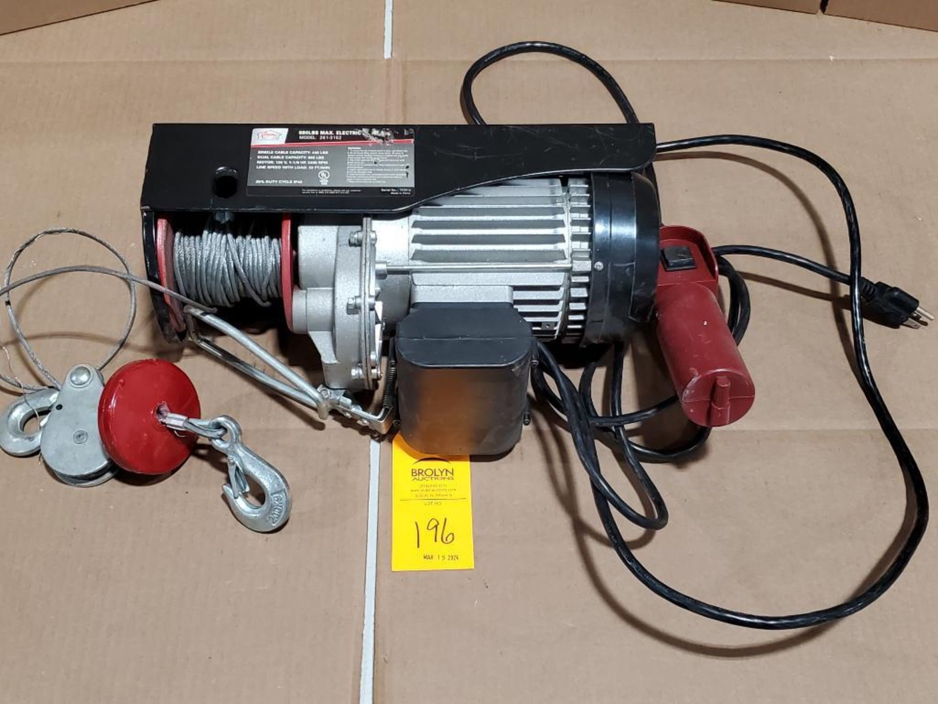 880lb Xtreme garage electric hoist. 120v single phase.