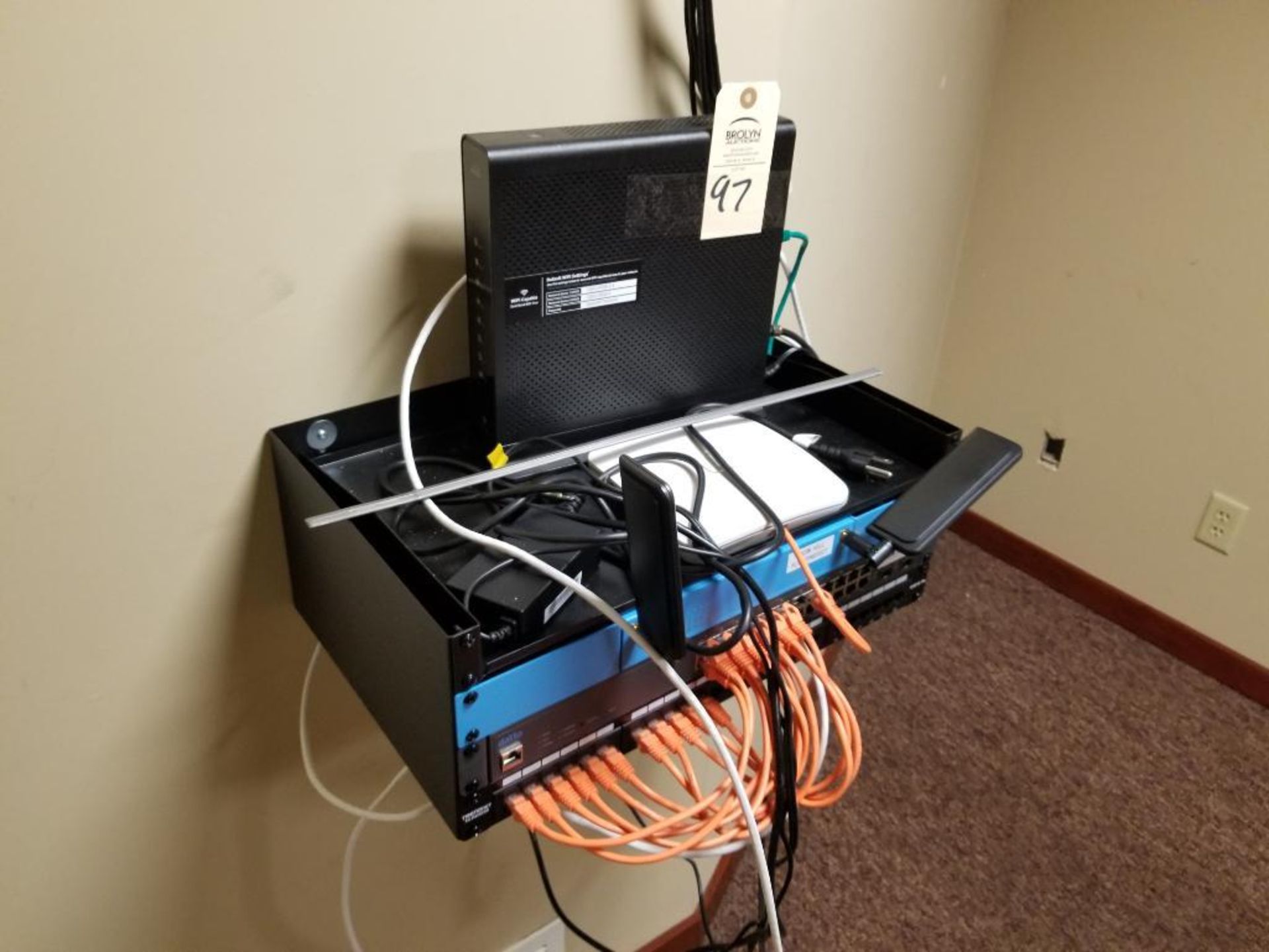 Router and network equipment. - Image 4 of 4