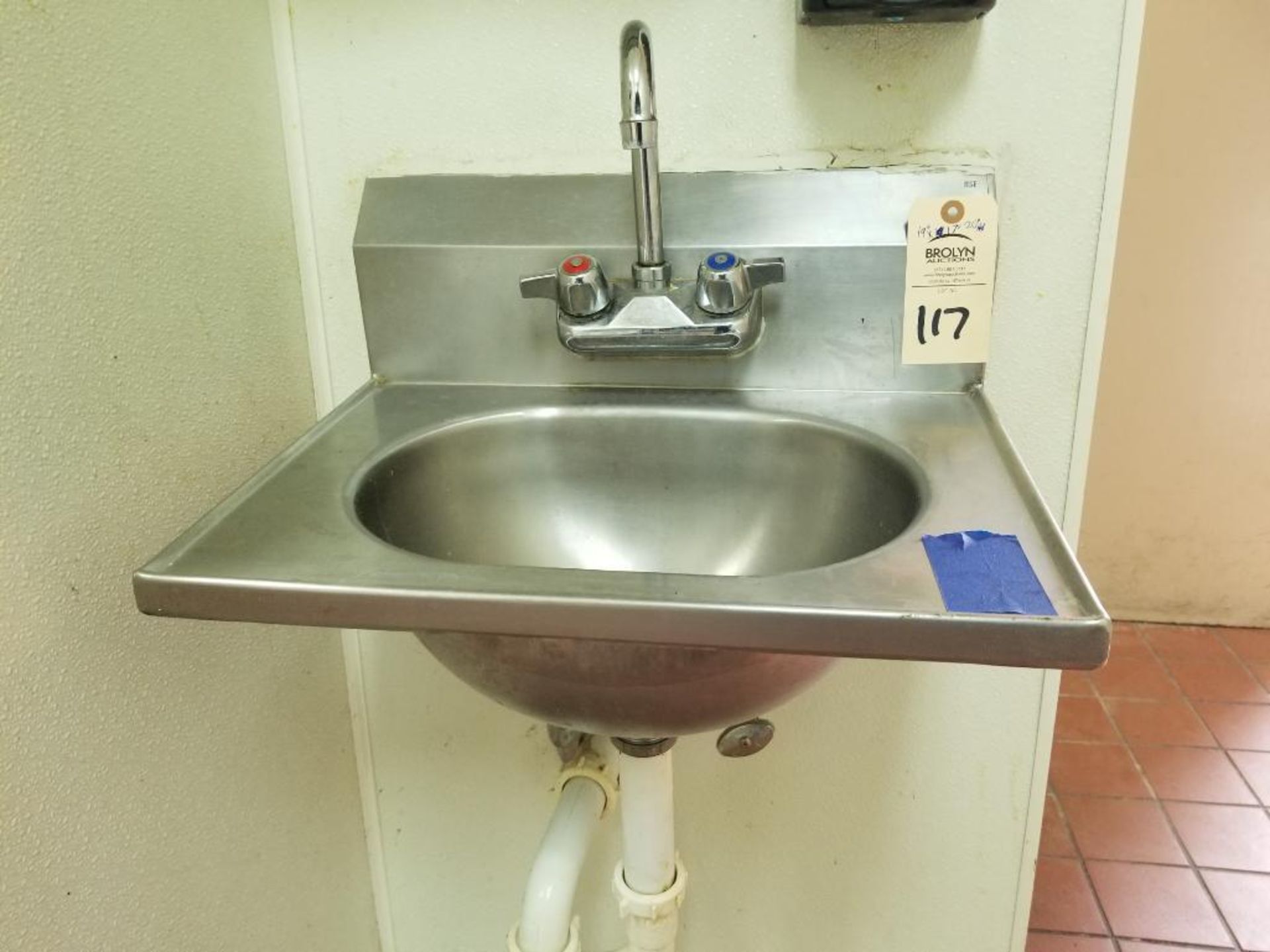 Stainless Steel wash sink. 19" x 17" x 20". - Image 2 of 5