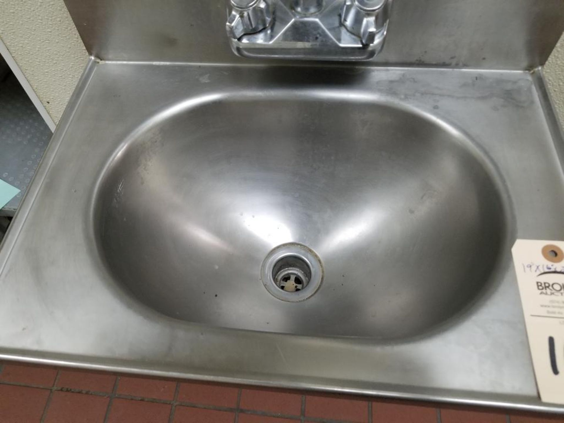 Stainless Steel wash sink. 19" x 16" x 20". - Image 4 of 4