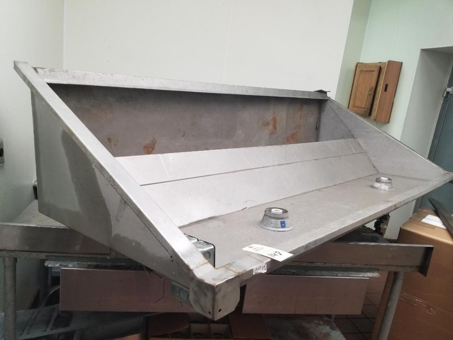 Commercial exhaust hood. 96in x 42in x 24in.