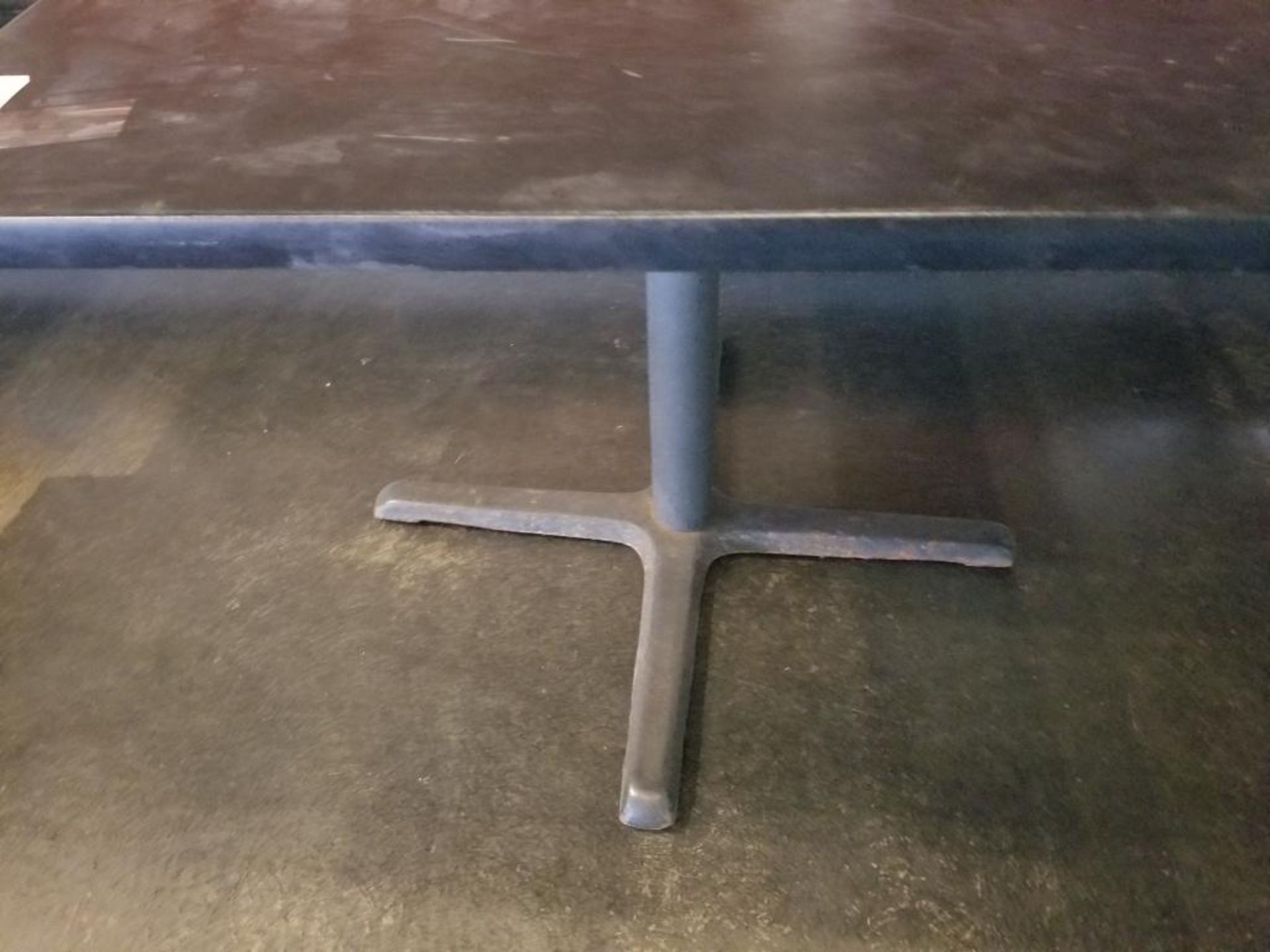 36in x 36in table with 4 chairs. - Image 2 of 3