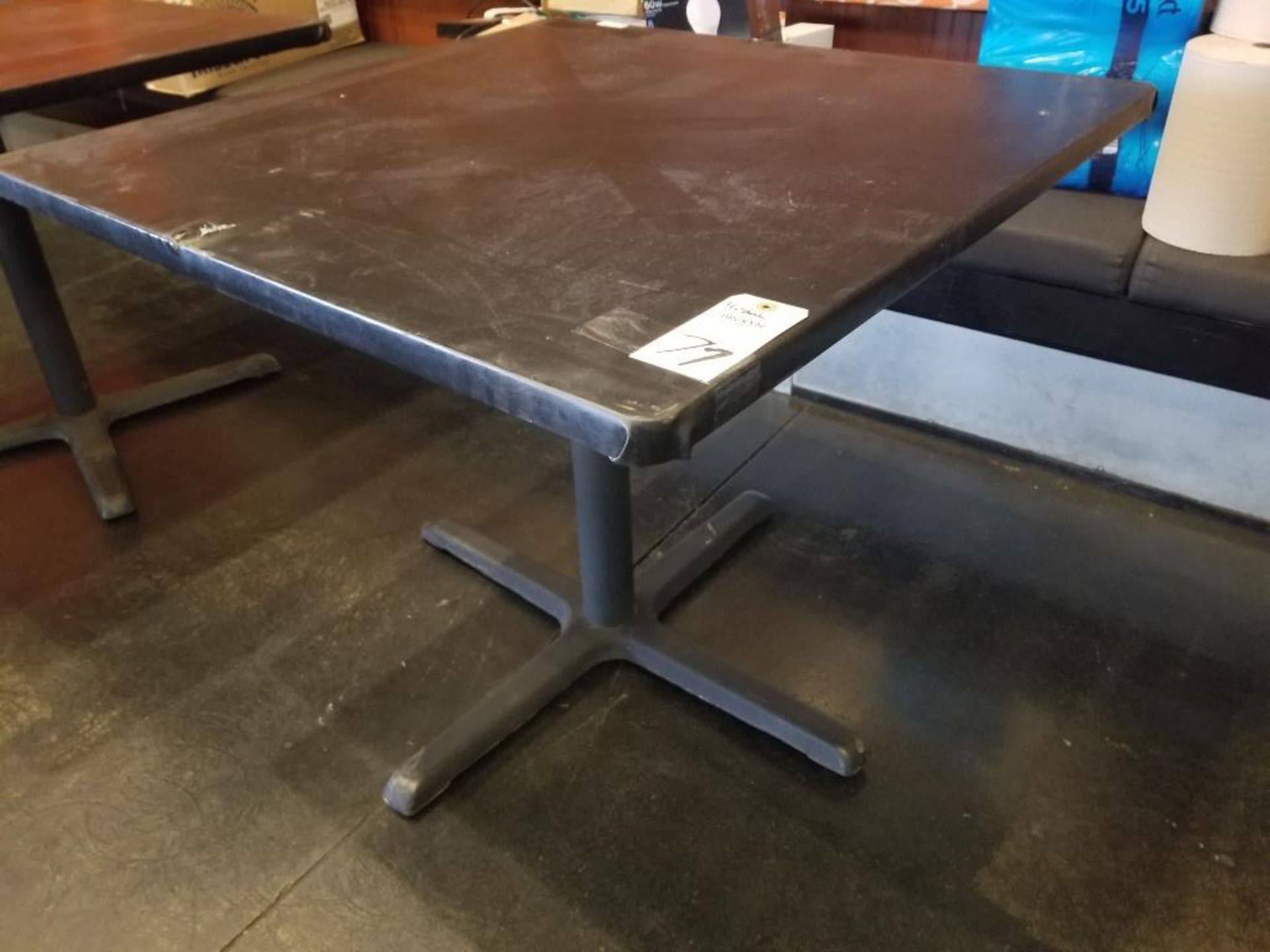 36in x 36in table with 4 chairs. - Image 2 of 4