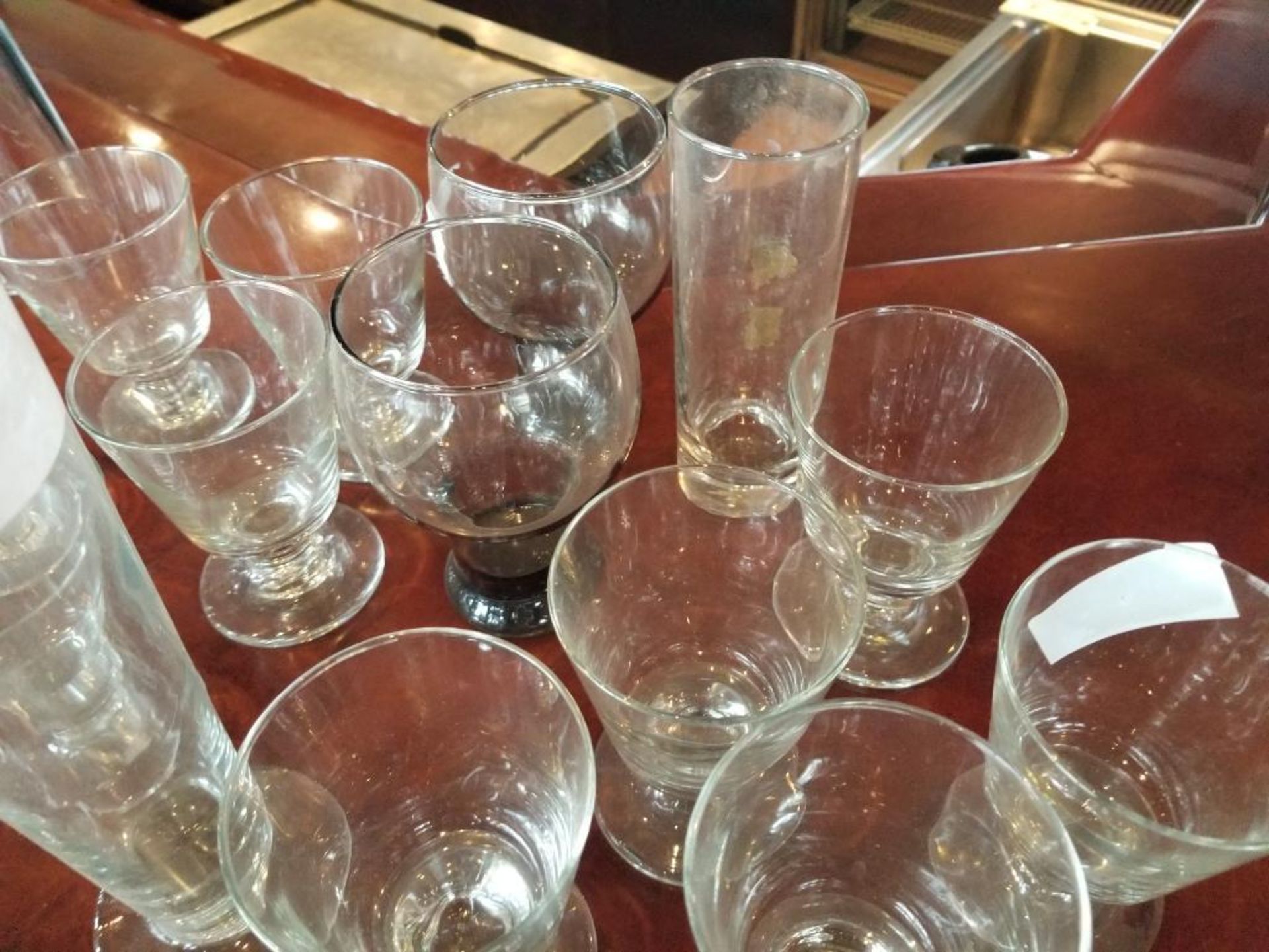 Large assortment of glassware. - Image 4 of 5