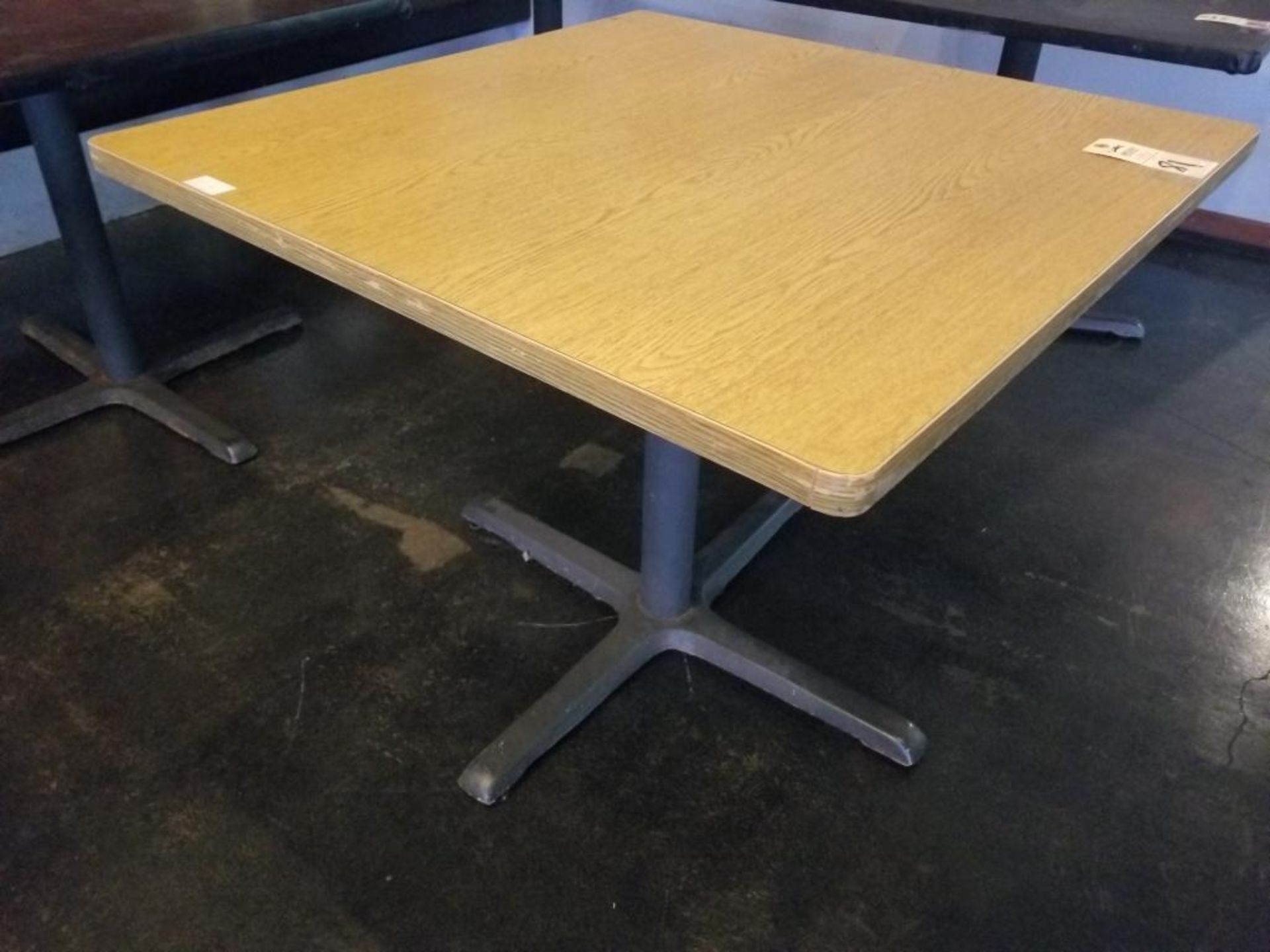 36in x 36in table with 4 chairs. - Image 2 of 4