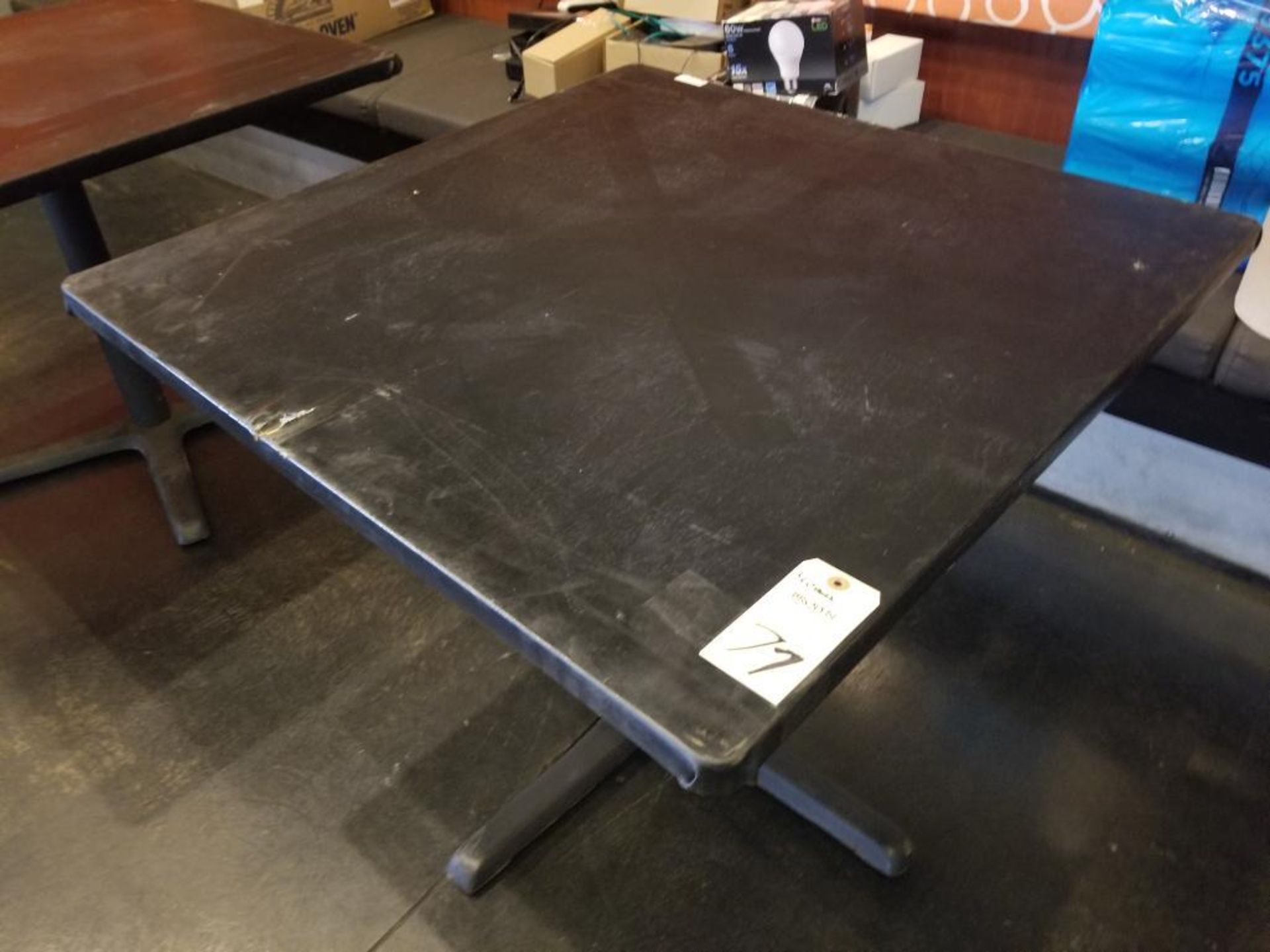 36in x 36in table with 4 chairs. - Image 3 of 4