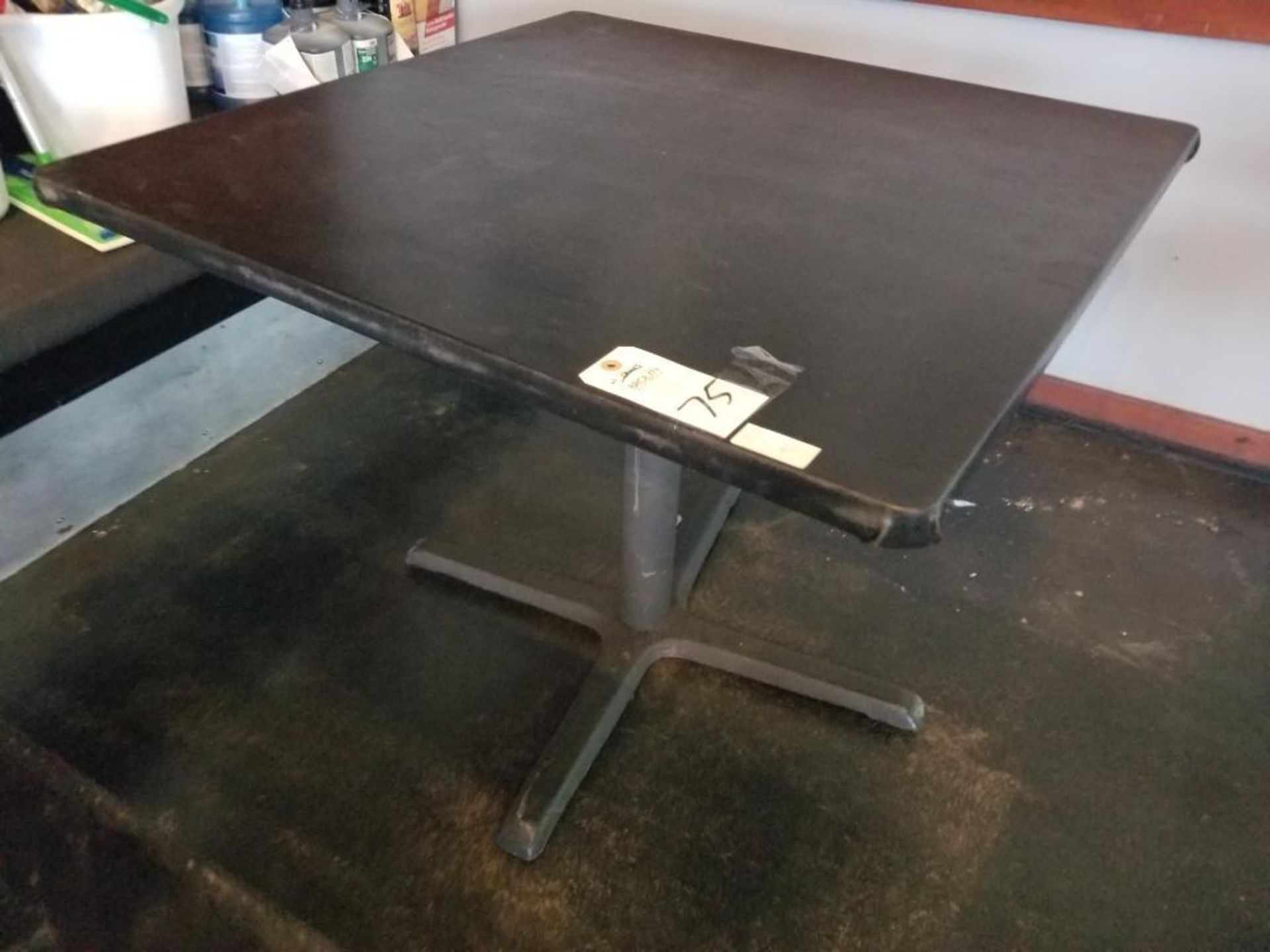 36in x 36in table with 4 chairs. - Image 2 of 3