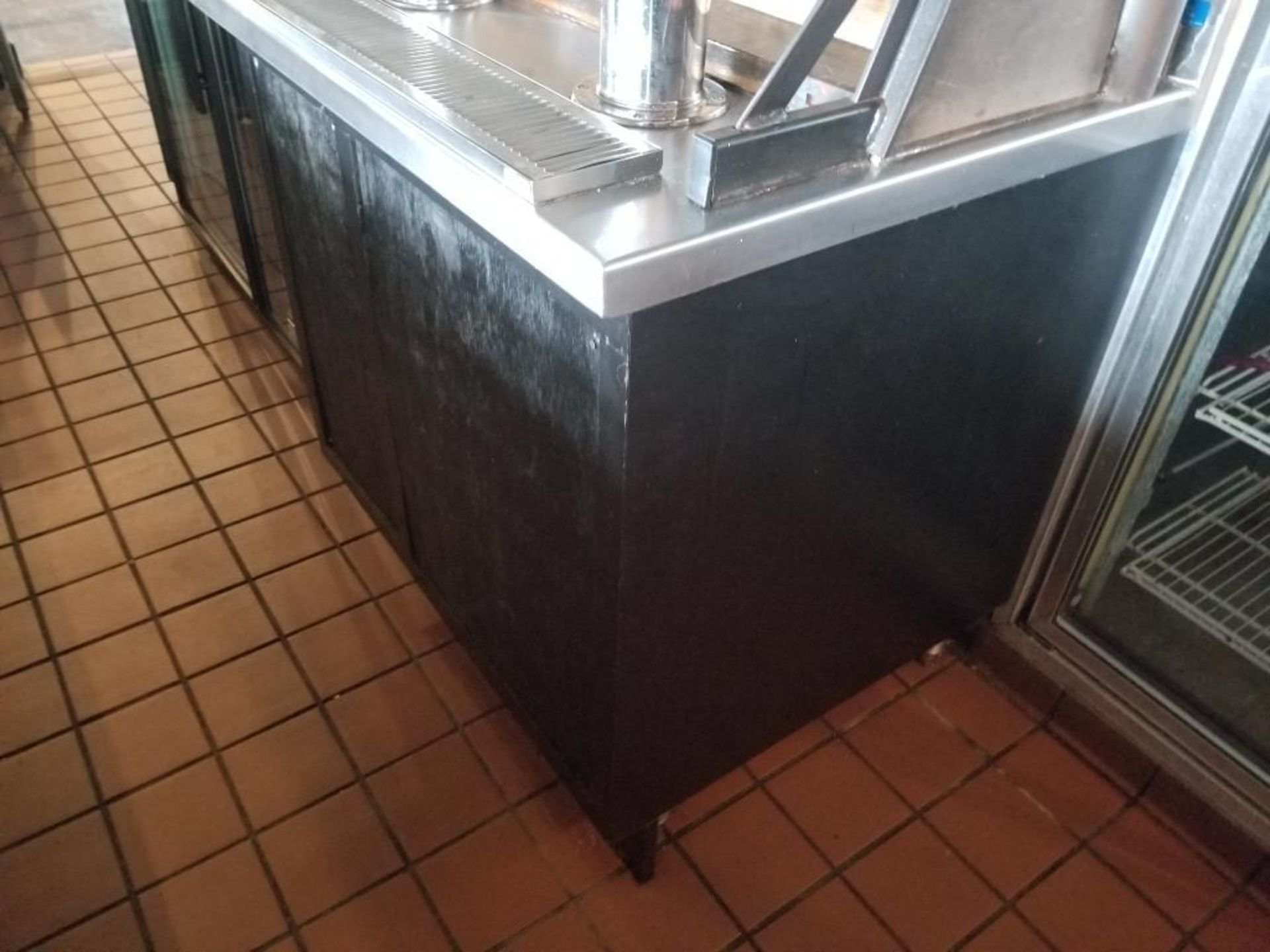 Back Bar and Cooler. 96" x 30' x 99" LxWxH. Tap is NOT included in this listing. - Image 7 of 17