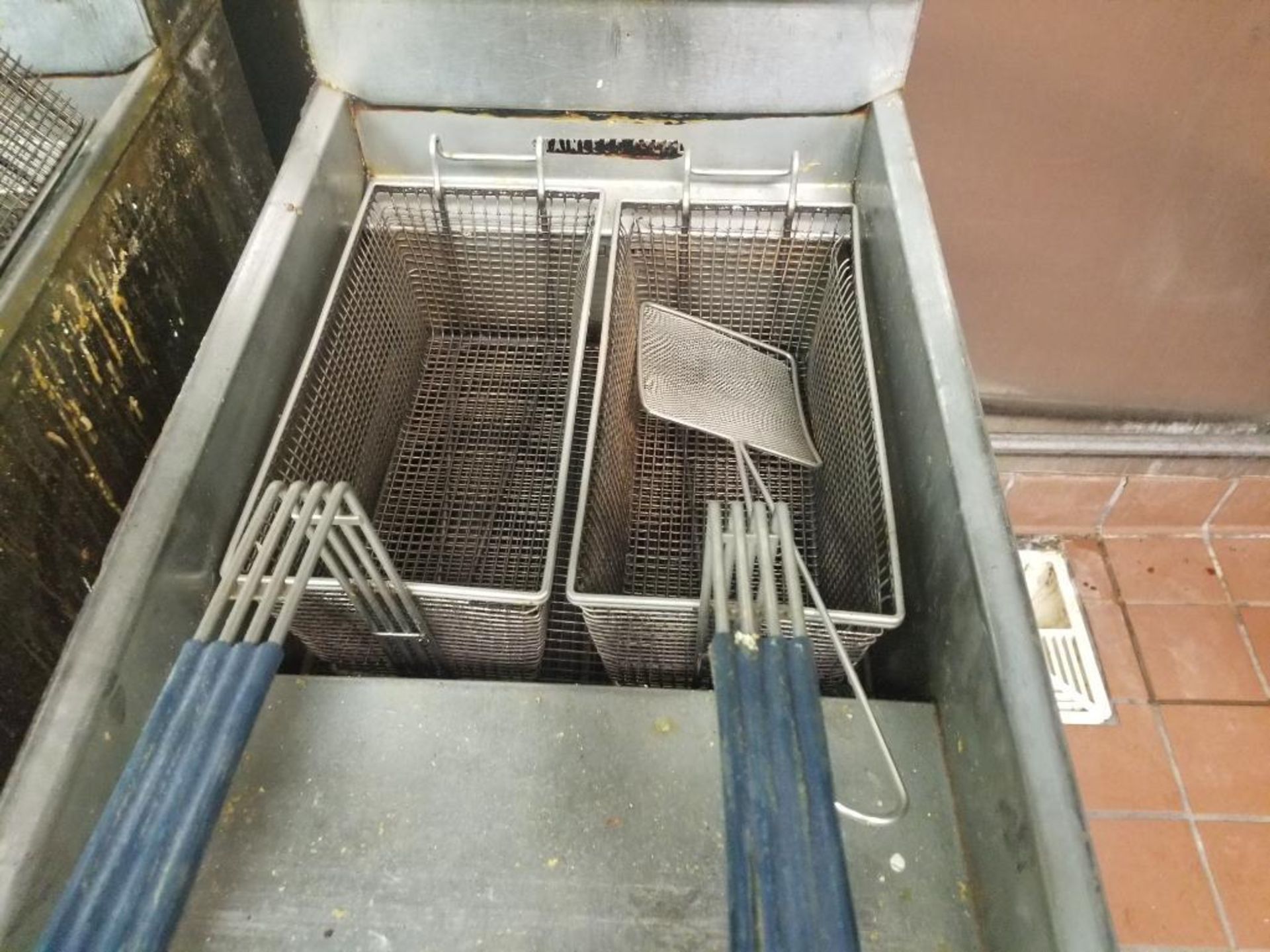 Imperial natural gas double basket deep fryer. Model IFS-40. - Image 6 of 6