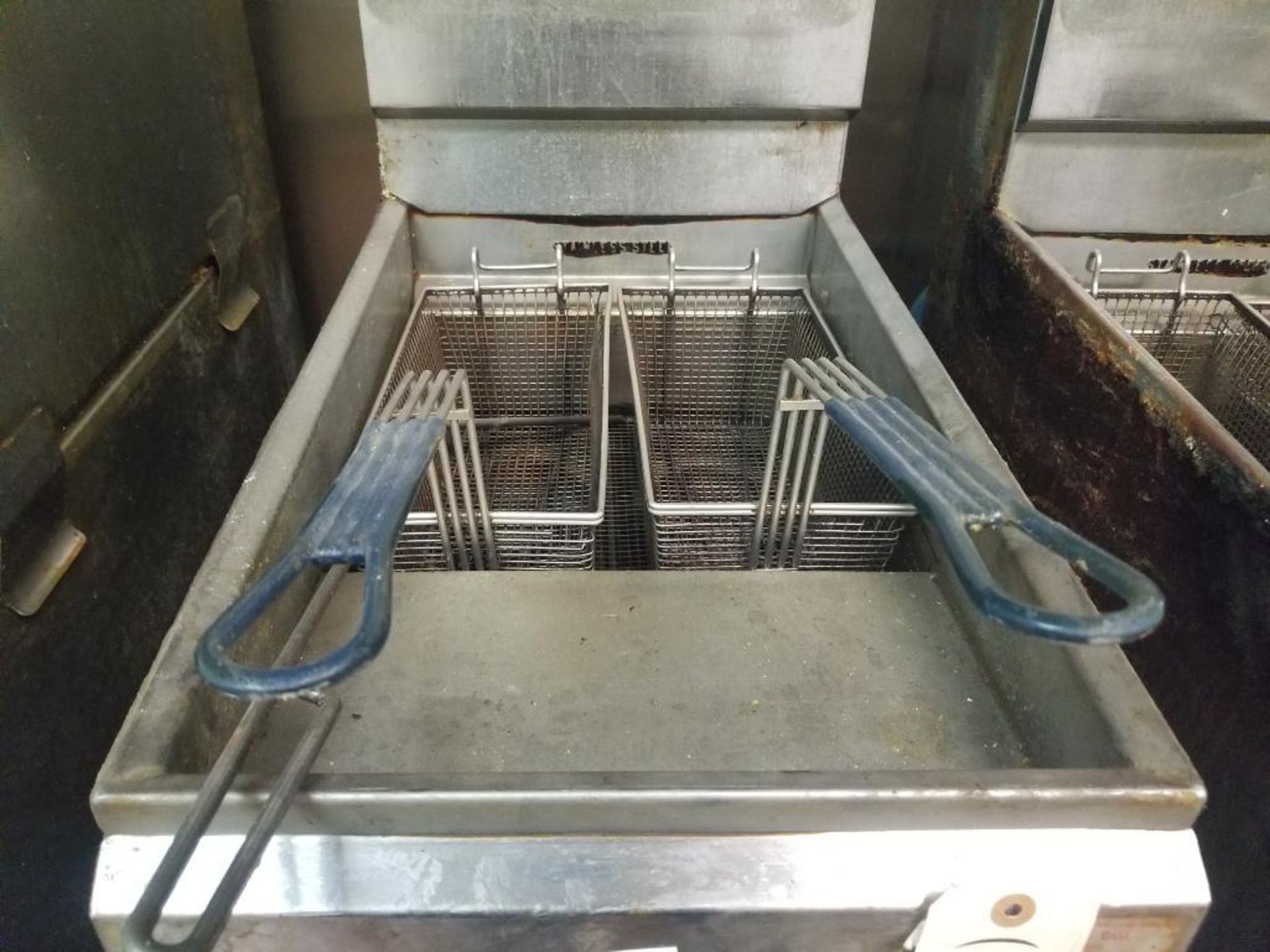 Imperial natural gas double basket deep fryer. Model IFS-40. - Image 6 of 6