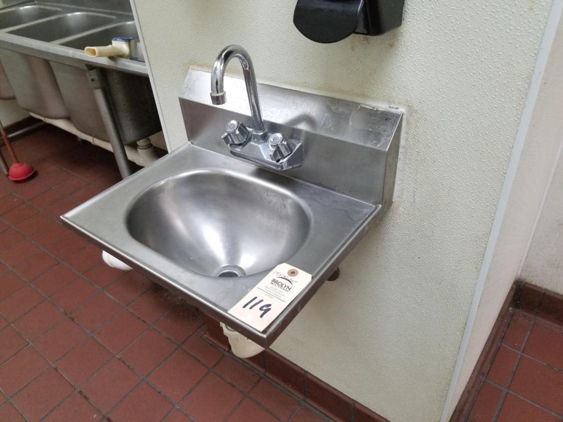 Stainless Steel wash sink. 19" x 16" x 20". - Image 2 of 4