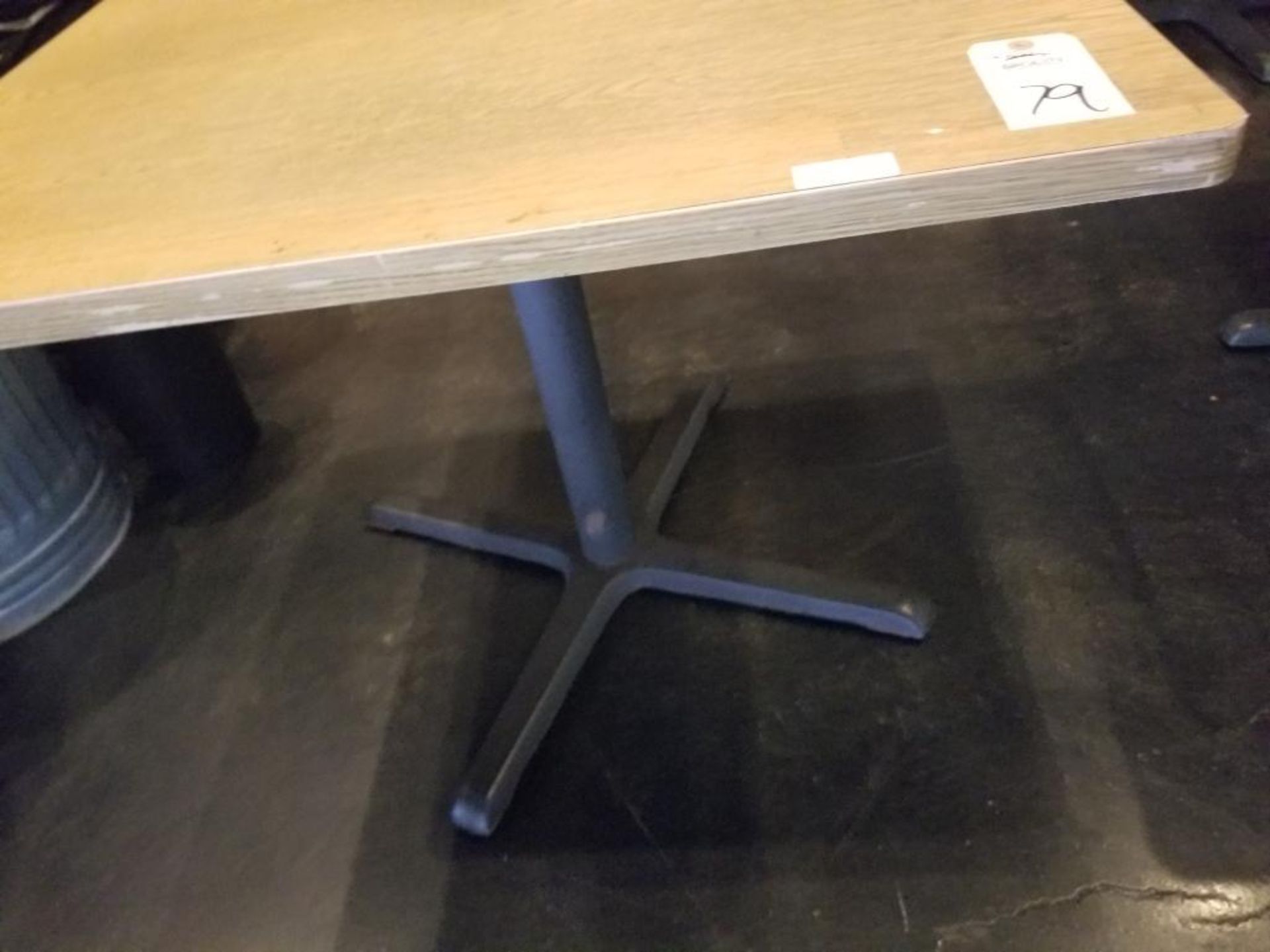 36in x 36in table with 4 chairs. - Image 2 of 4
