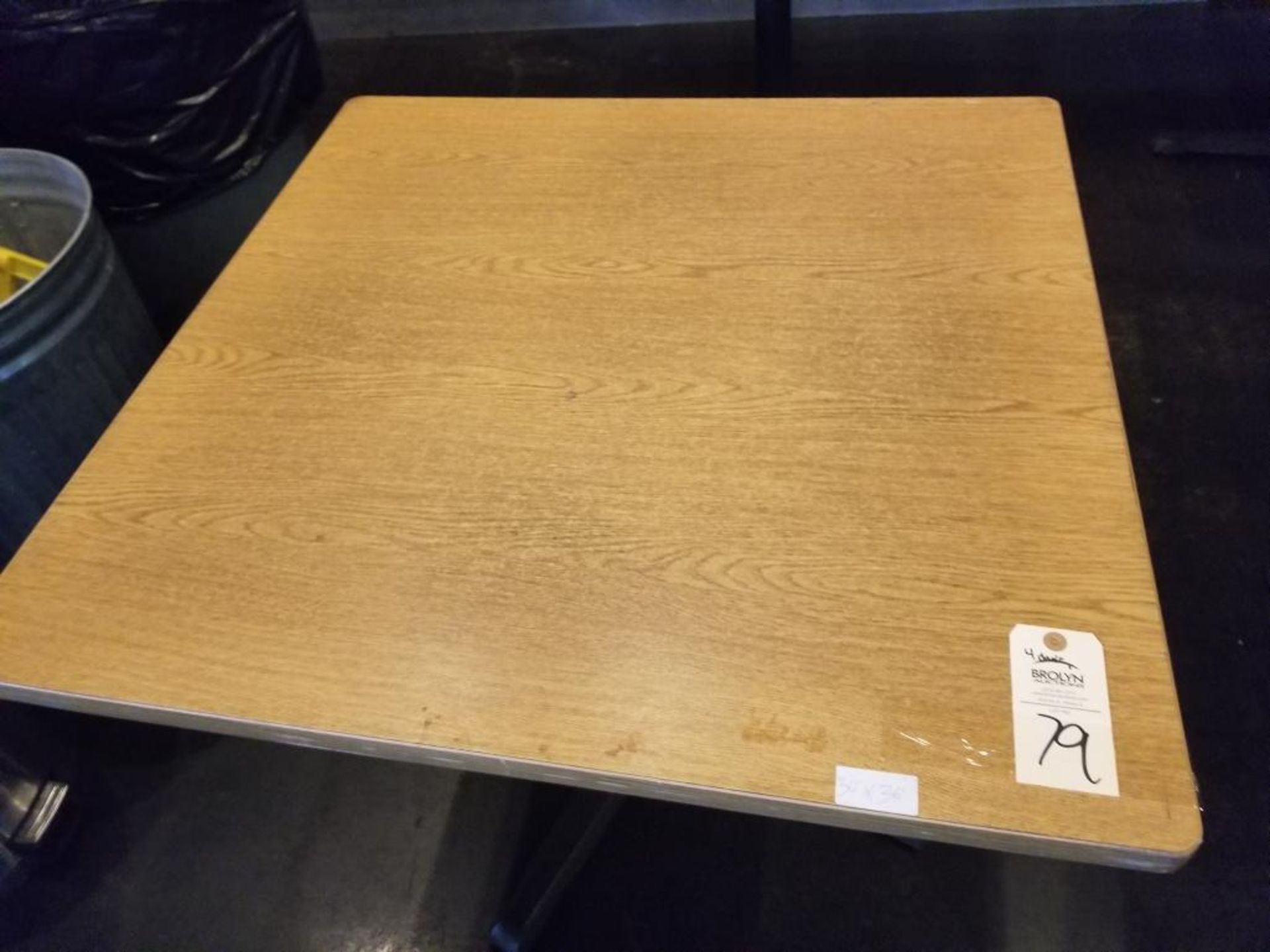 36in x 36in table with 4 chairs. - Image 3 of 4