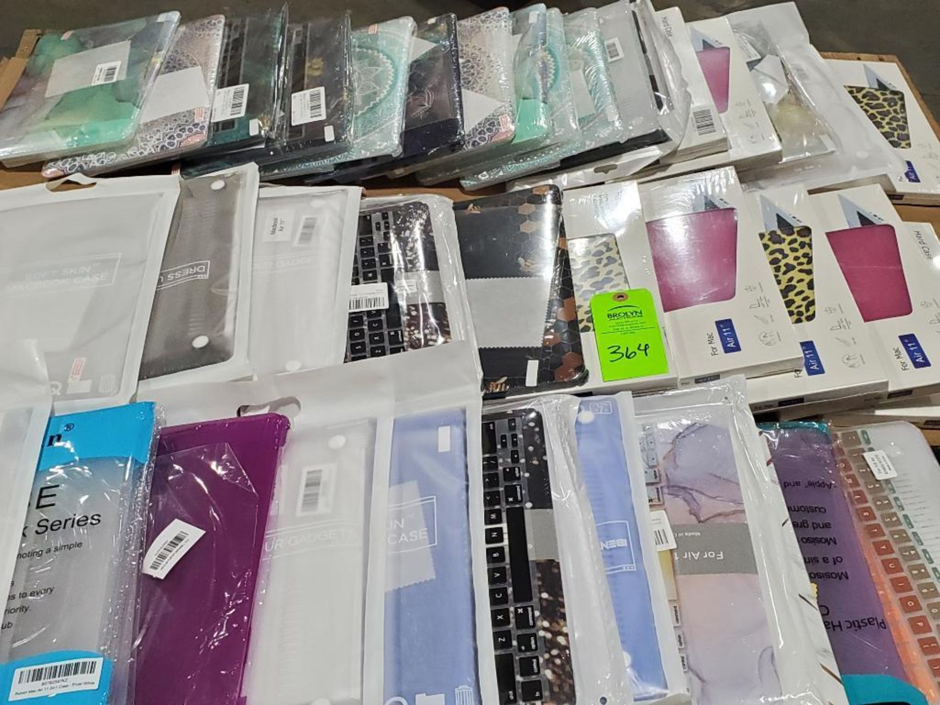 Assorted ipad cases. - Image 12 of 12