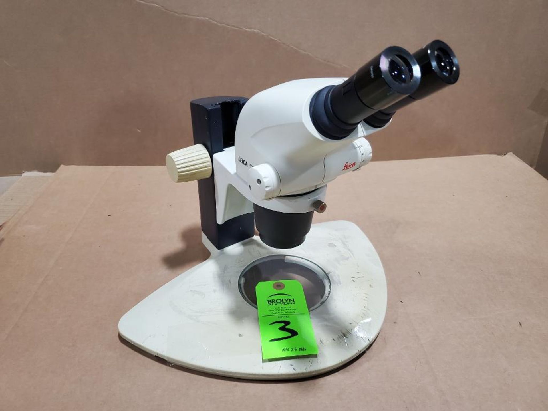 Leica S6E microscope.