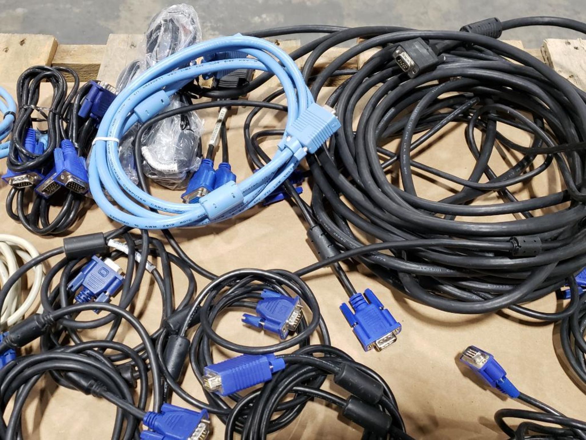 Large assortment of monitor cords. - Image 7 of 10