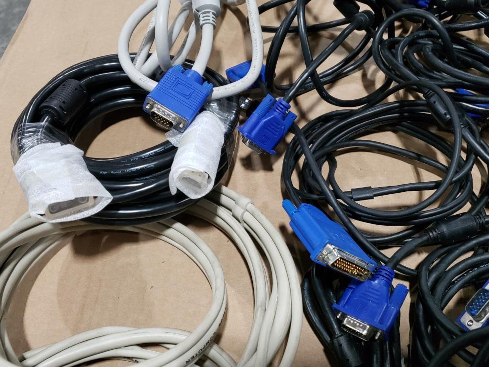 Large assortment of monitor cords. - Image 4 of 10