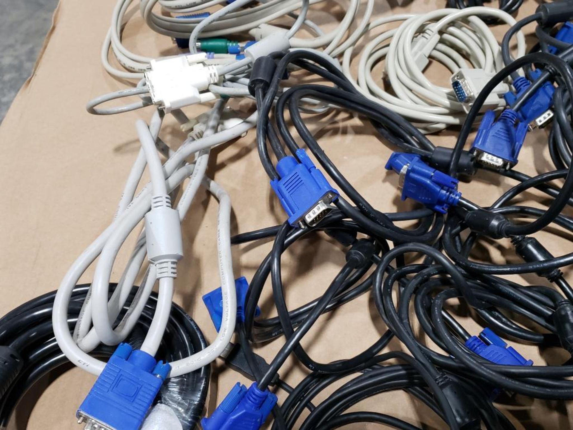 Large assortment of monitor cords. - Image 5 of 10