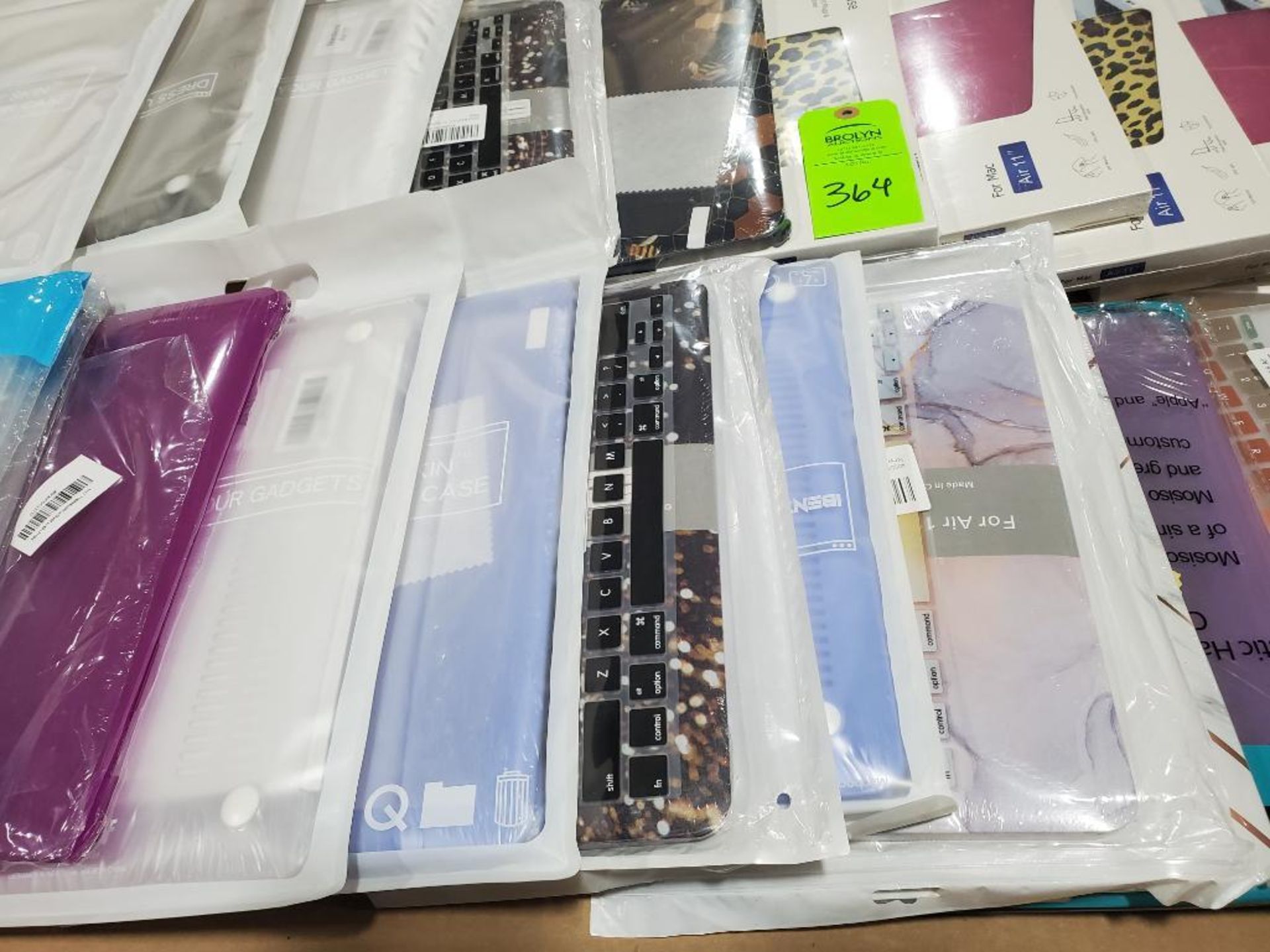 Assorted ipad cases. - Image 3 of 12