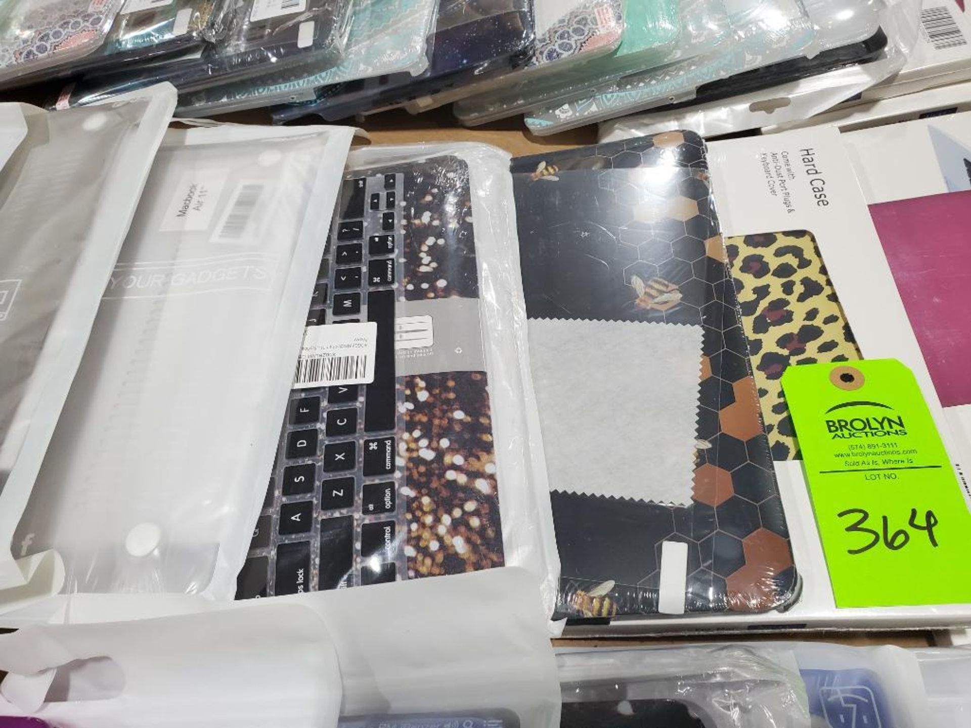 Assorted ipad cases. - Image 6 of 12