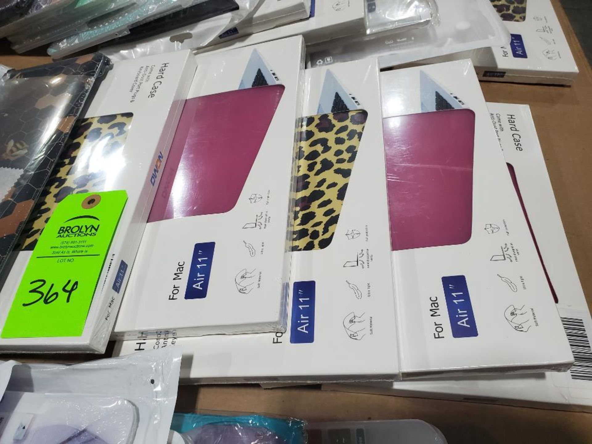 Assorted ipad cases. - Image 5 of 12