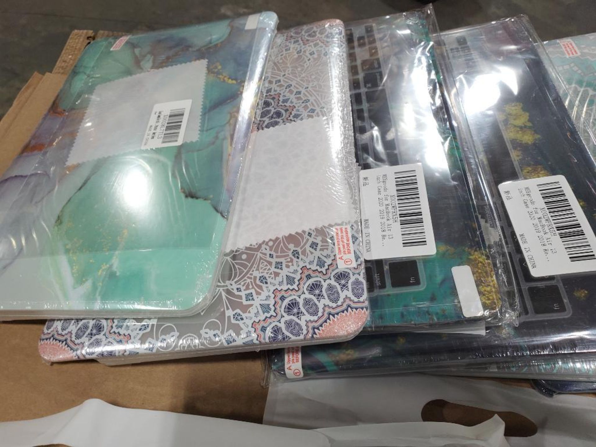 Assorted ipad cases. - Image 8 of 12