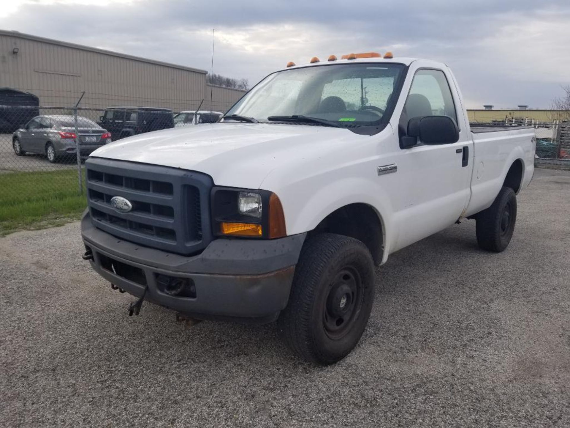 2006 - Ford F350 truck. 4wd. 5.4 V8. 94,221 miles. VIN #: 1FTWF31536EC32012 - Image 2 of 38