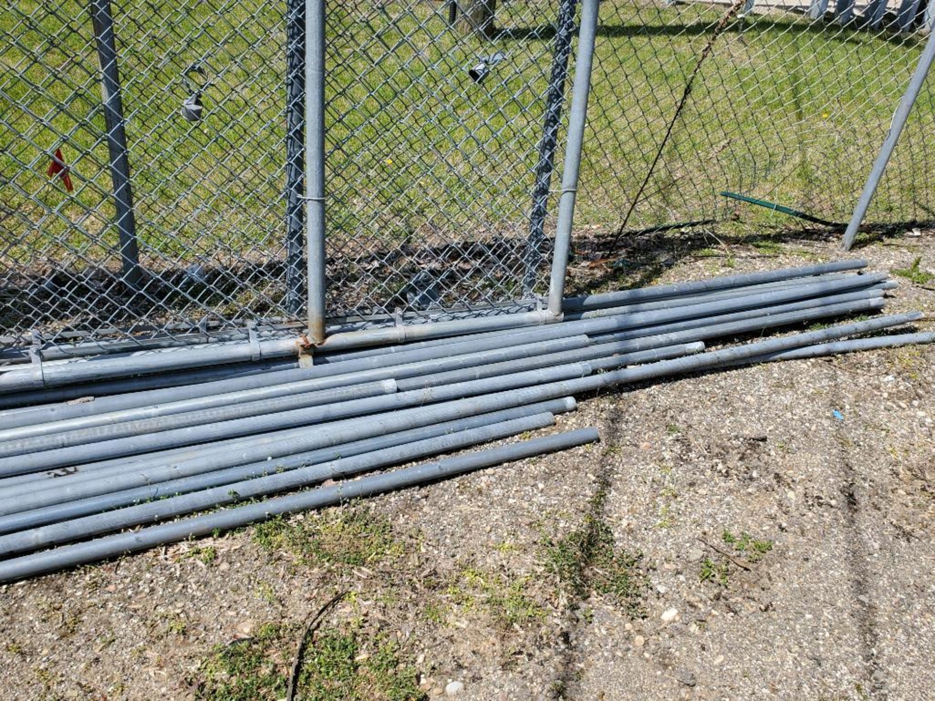 Large lot of chain link fence, gate, poles, etc. - Bild 2 aus 8