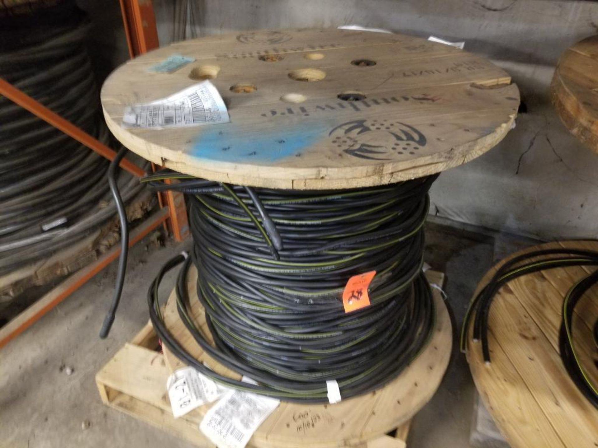 Spool of Southwire. Awg 1/0 AL, type use-2 60 MILS. 600v.