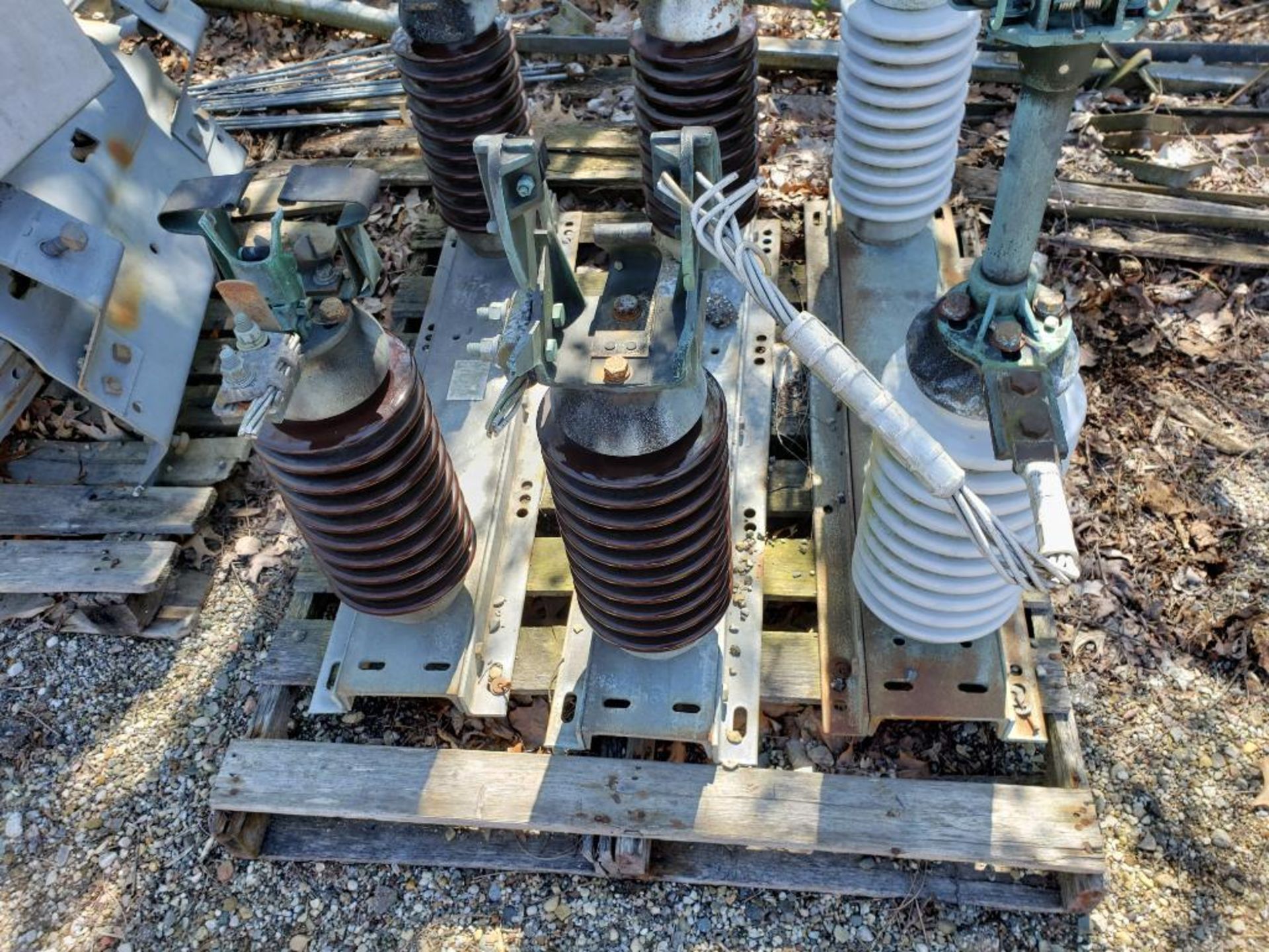 Skid of medium voltage fusible disconnects with isolators. - Image 2 of 6