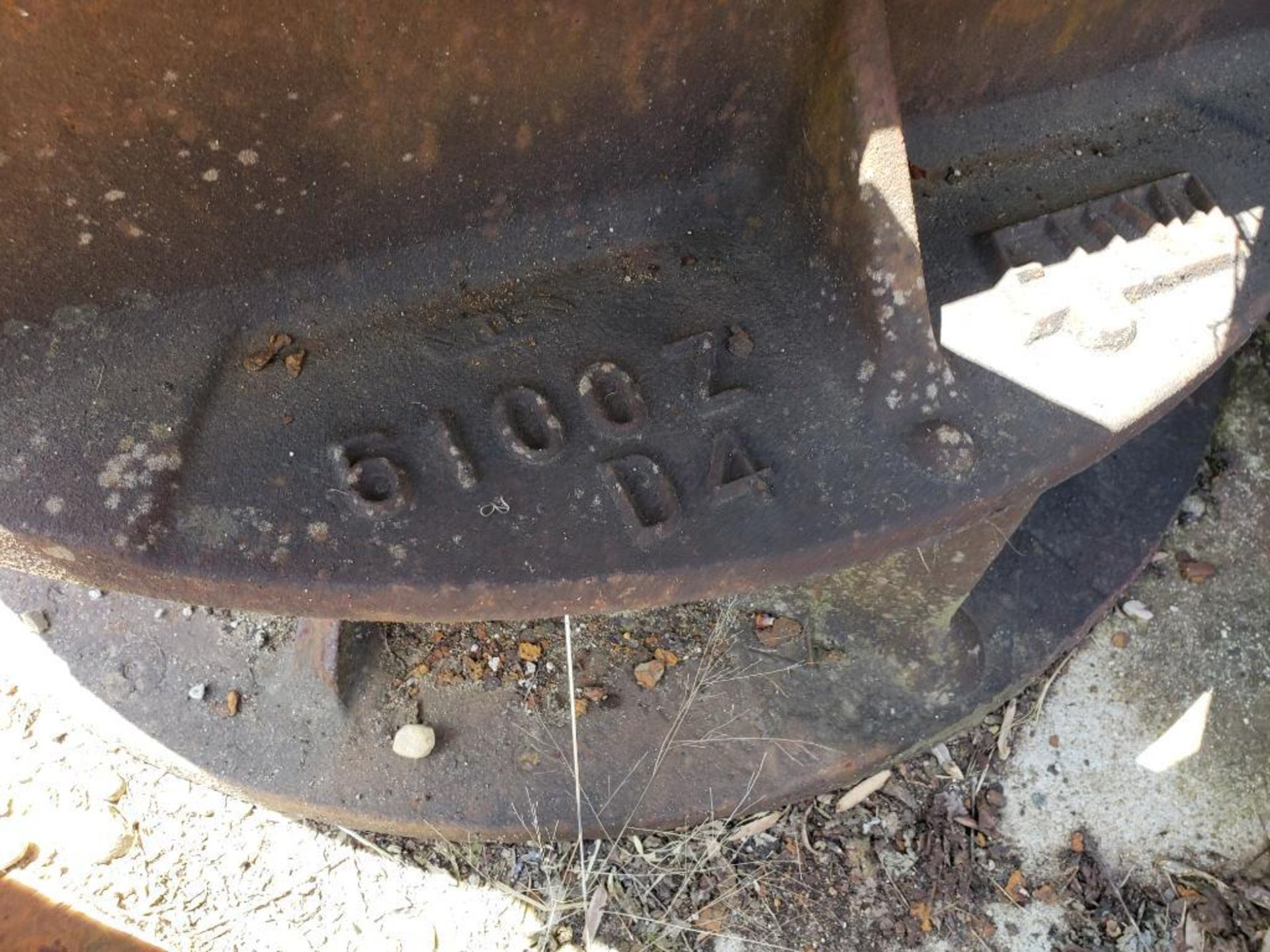 Assorted drain covers and components. (units with pink marking are NOT included in lot) - Image 6 of 10