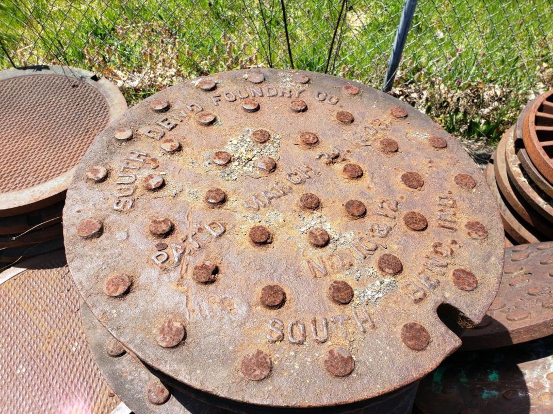 Assorted man hole covers. (units with pink marking are NOT included in lot) - Image 4 of 5