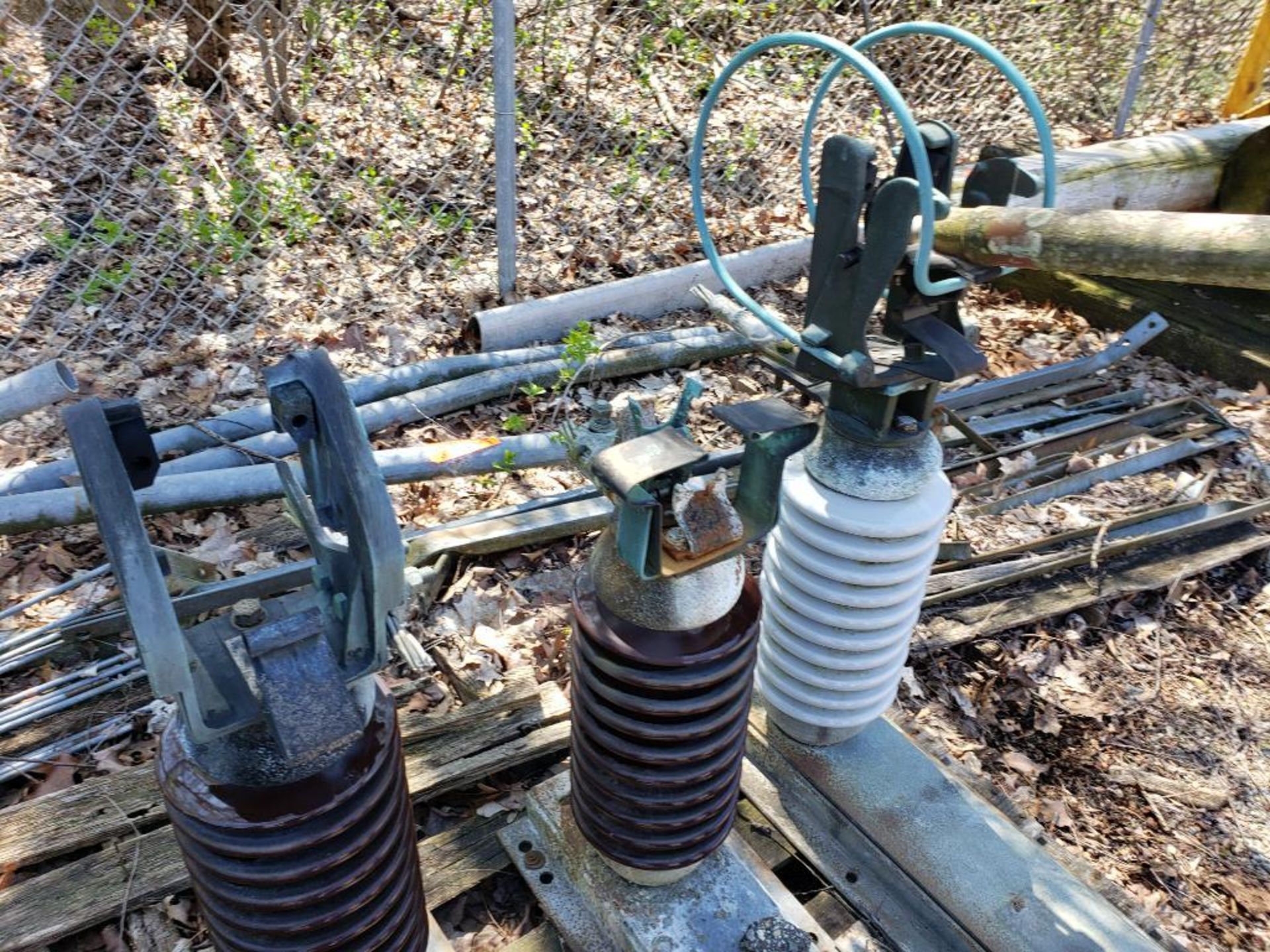 Skid of medium voltage fusible disconnects with isolators. - Image 4 of 6