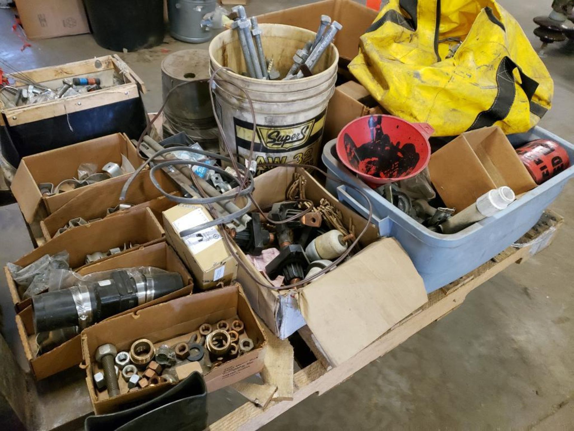 Pallet of assorted electrical and hardware. - Image 18 of 18